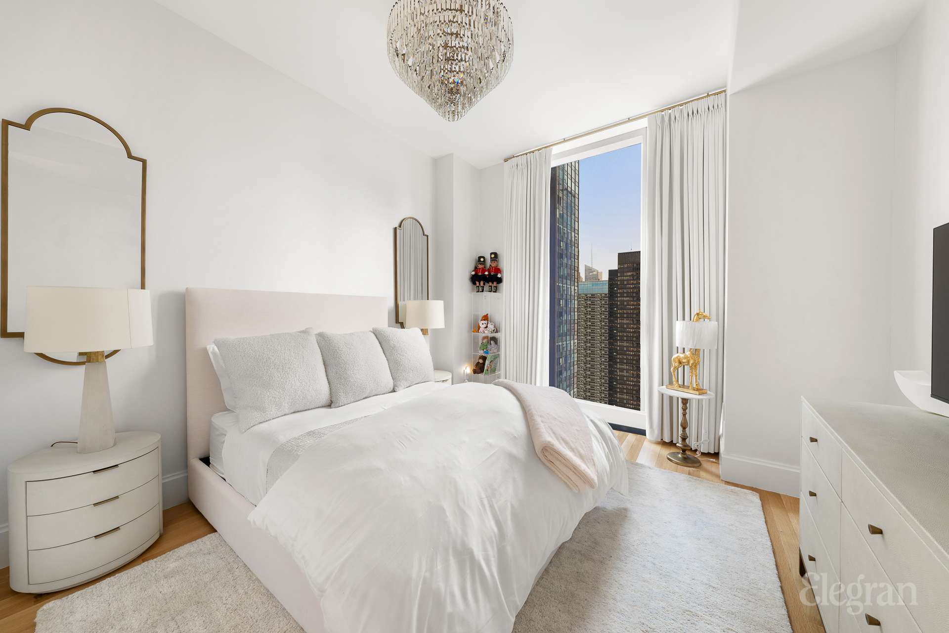 #10 photo, 217 W 57th Street, マンハッタン Midtown East , NY 10019-2136