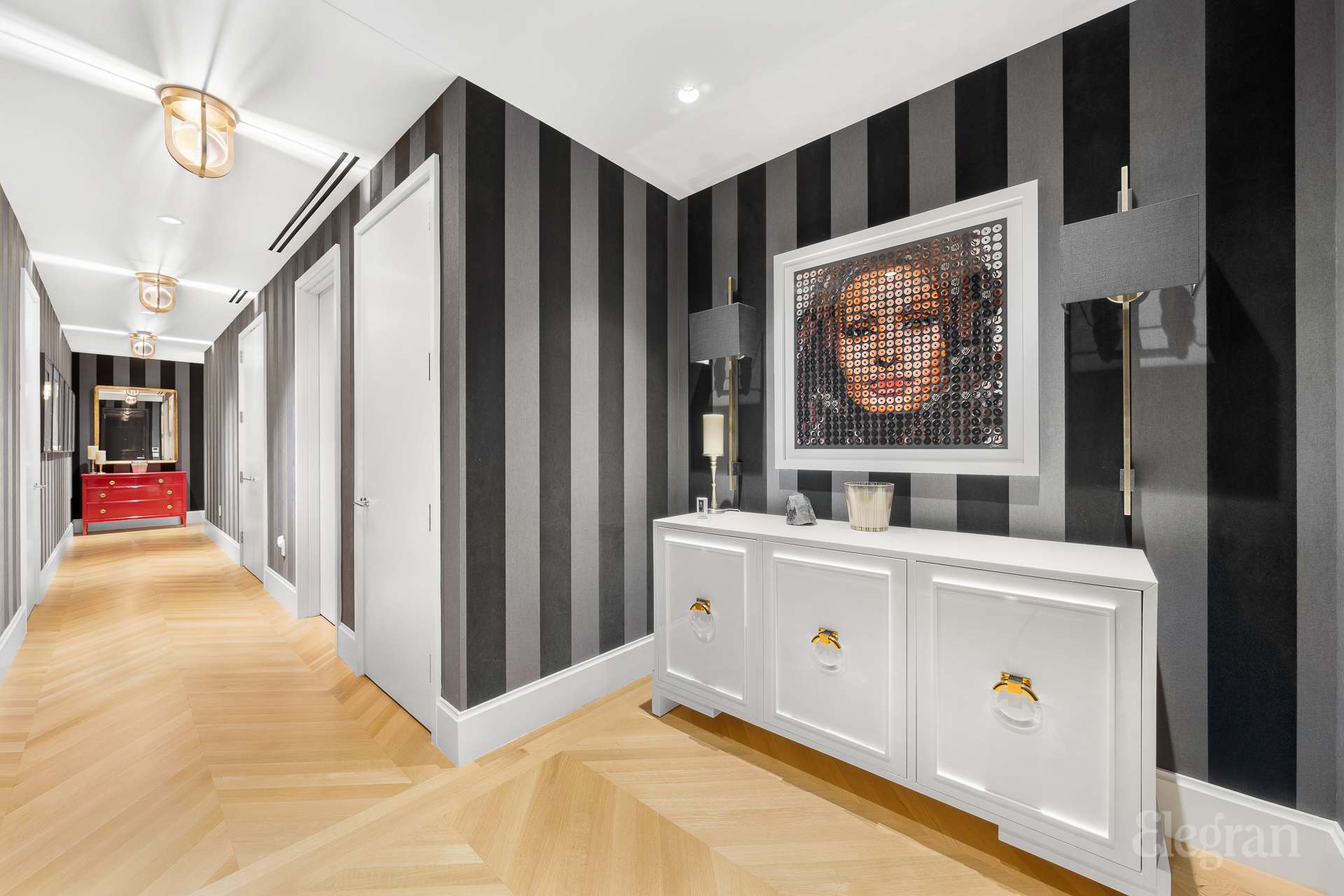 #13 photo, 217 W 57th Street, マンハッタン Midtown East , NY 10019-2136