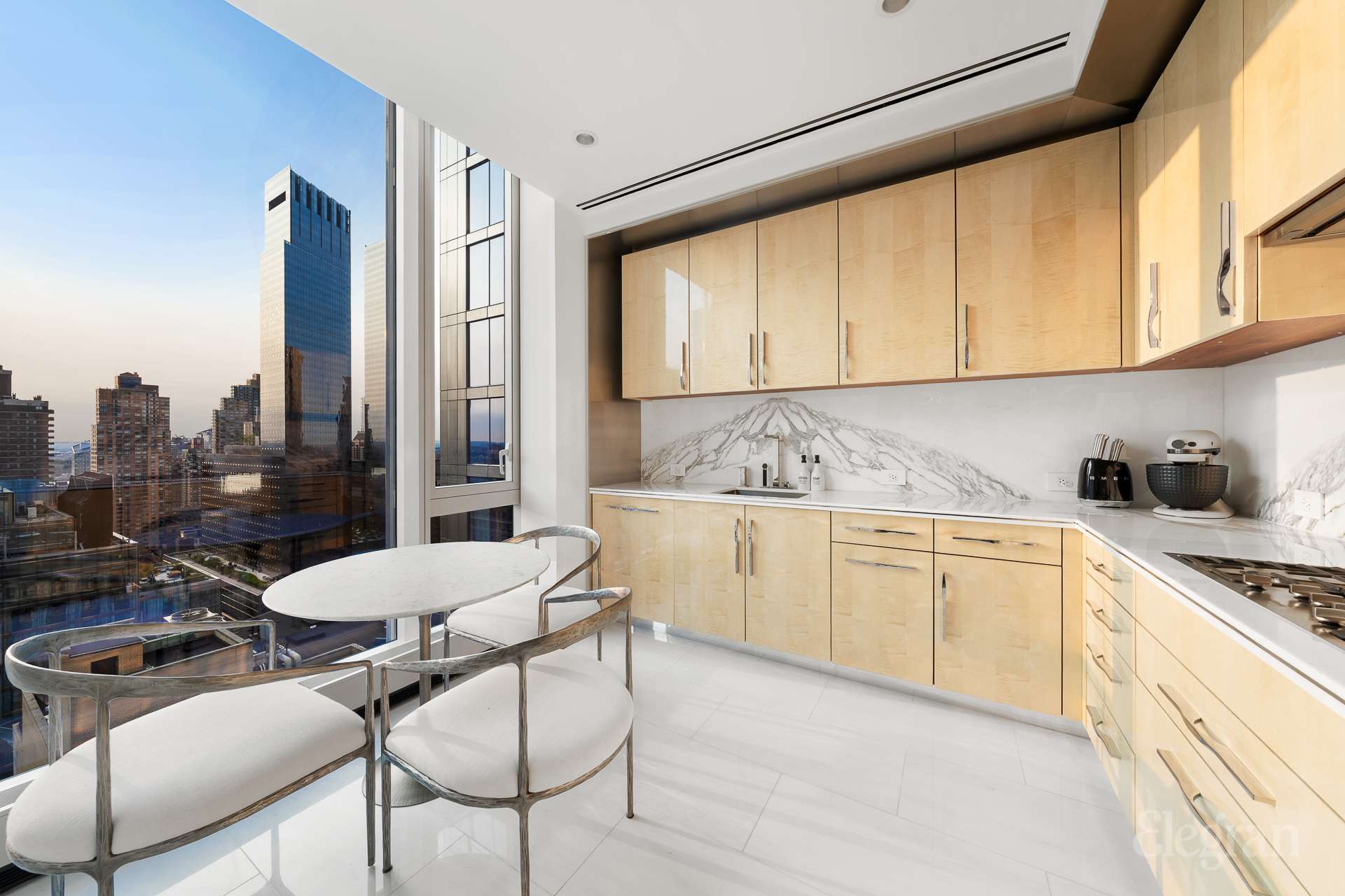 #6 photo, 217 W 57th Street, マンハッタン Midtown East , NY 10019-2136