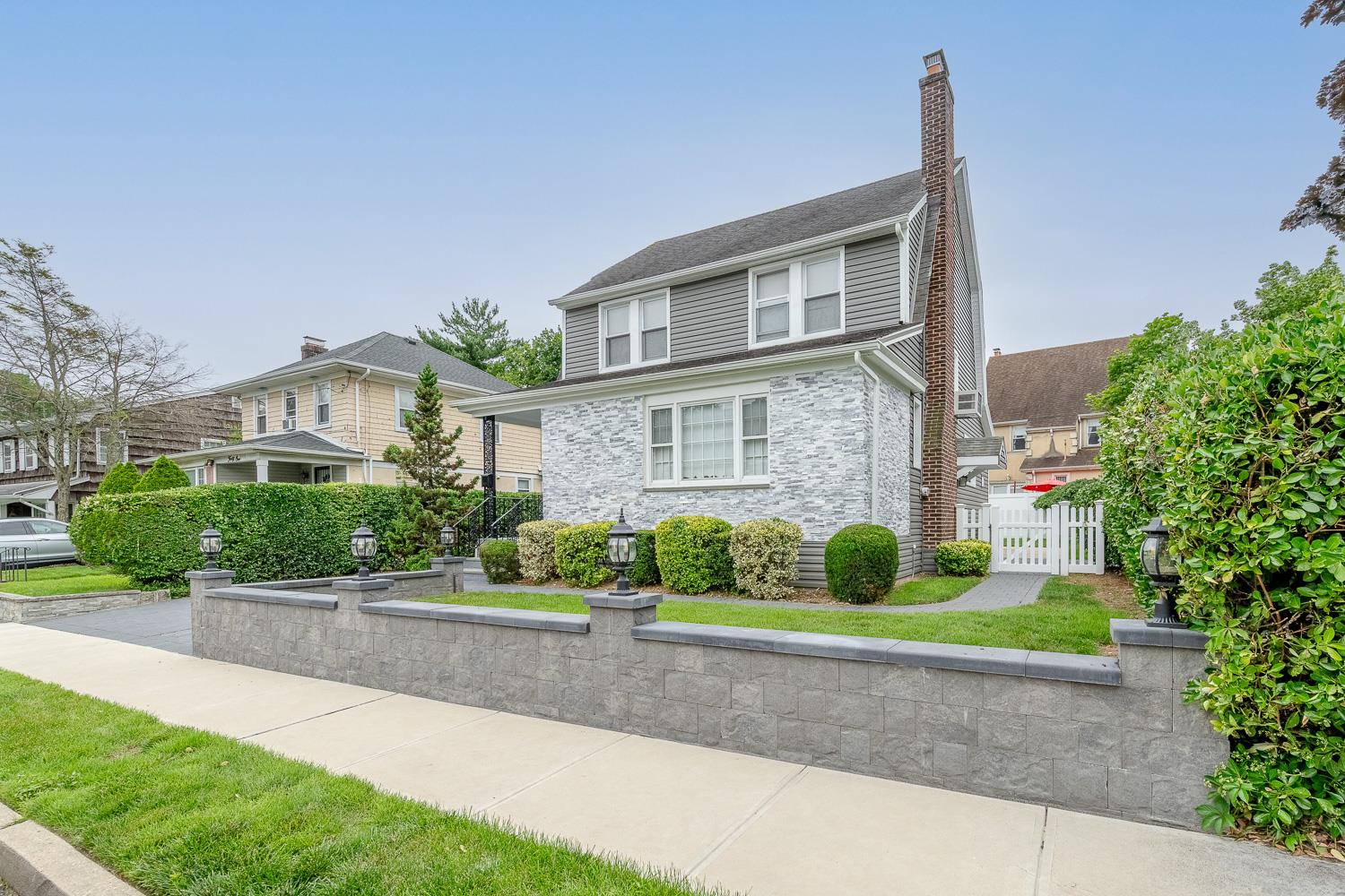 #1 photo, 37 Keystone Place, Hewlett , NY 11557