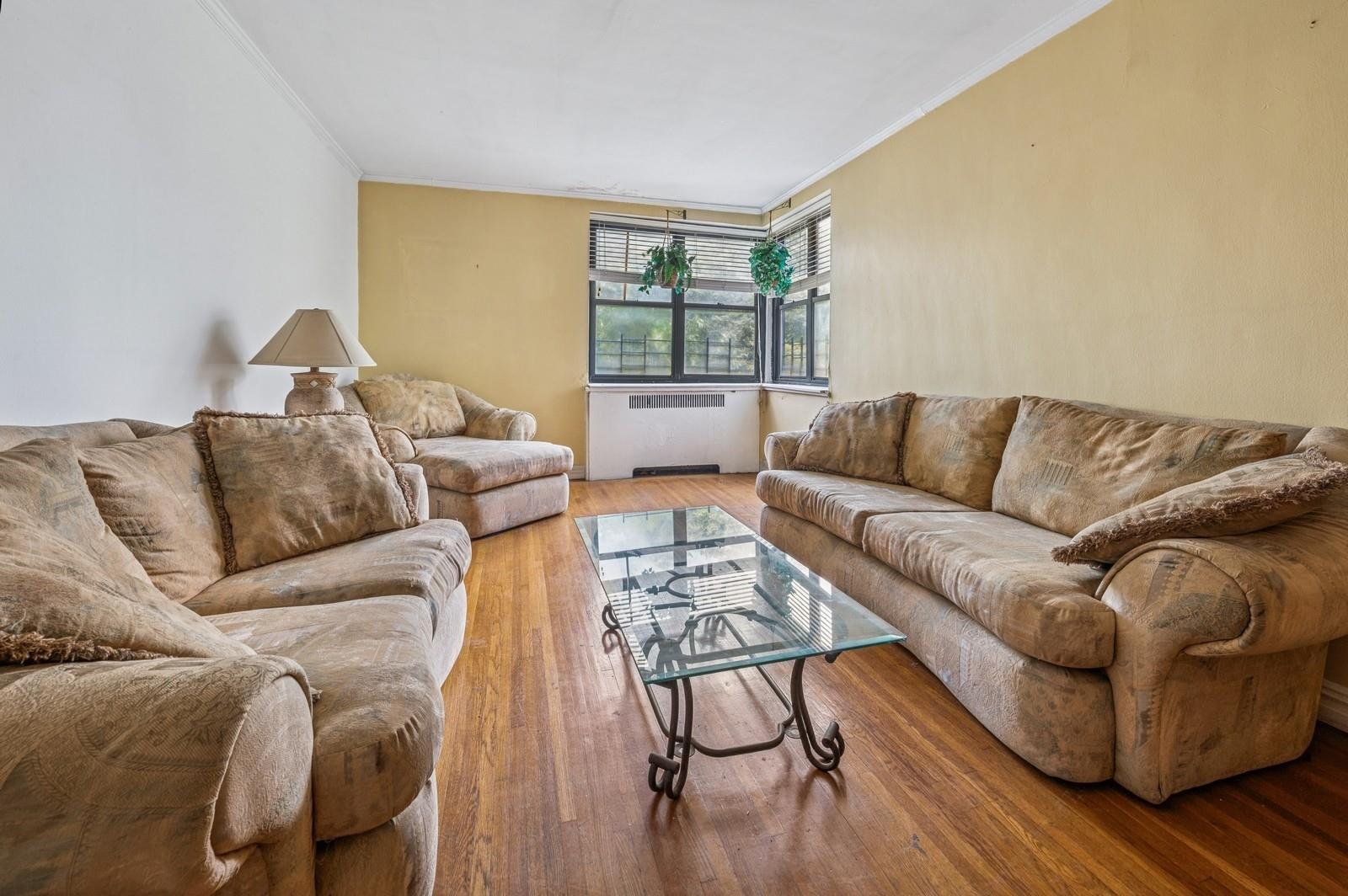 #1 photo, 306 E Mosholu Parkway, 布朗士 Bronx , NY 10458