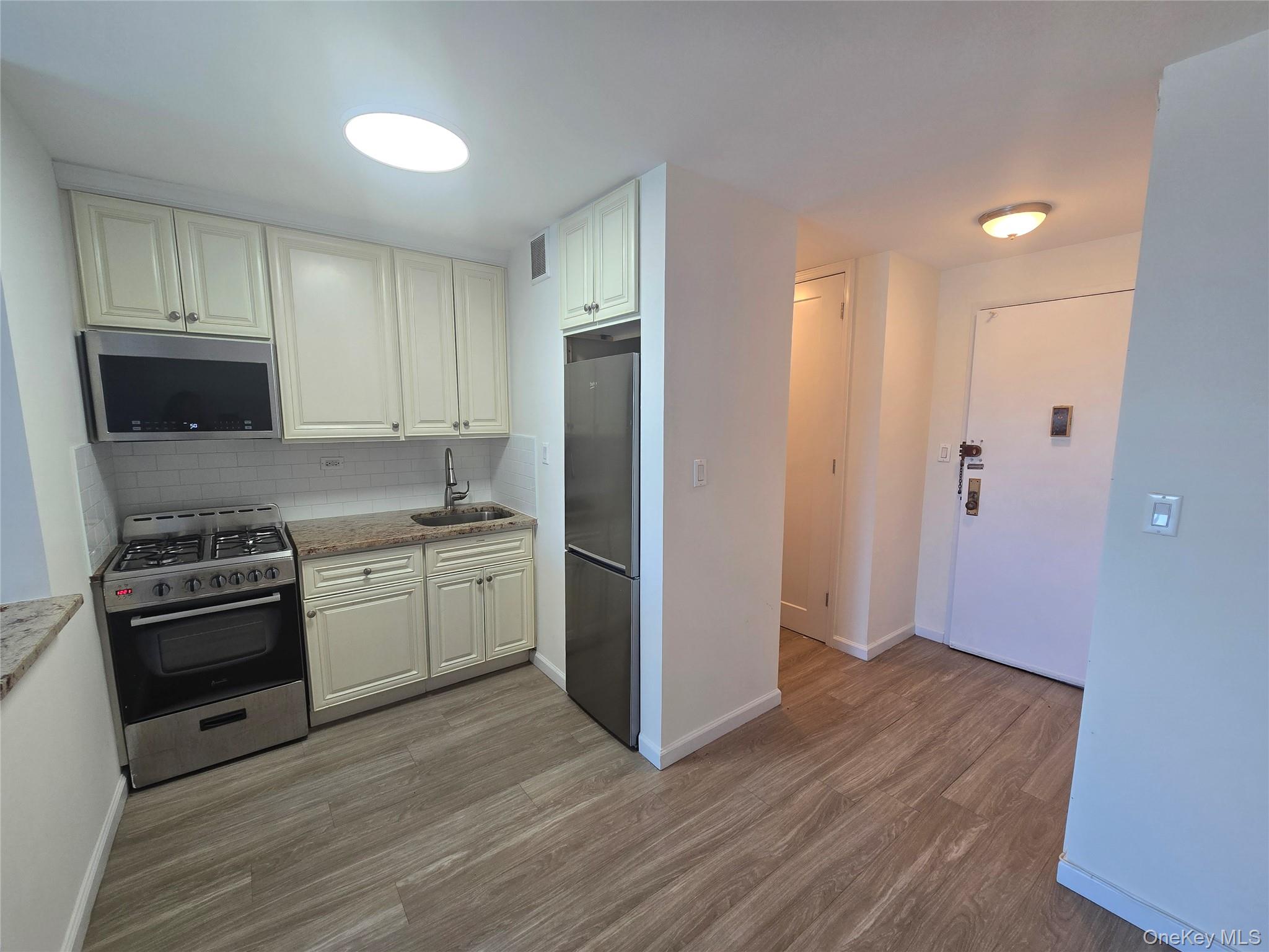 #6 photo, 150-38 Union Turnpike, Kew Garden Hills , NY 11367