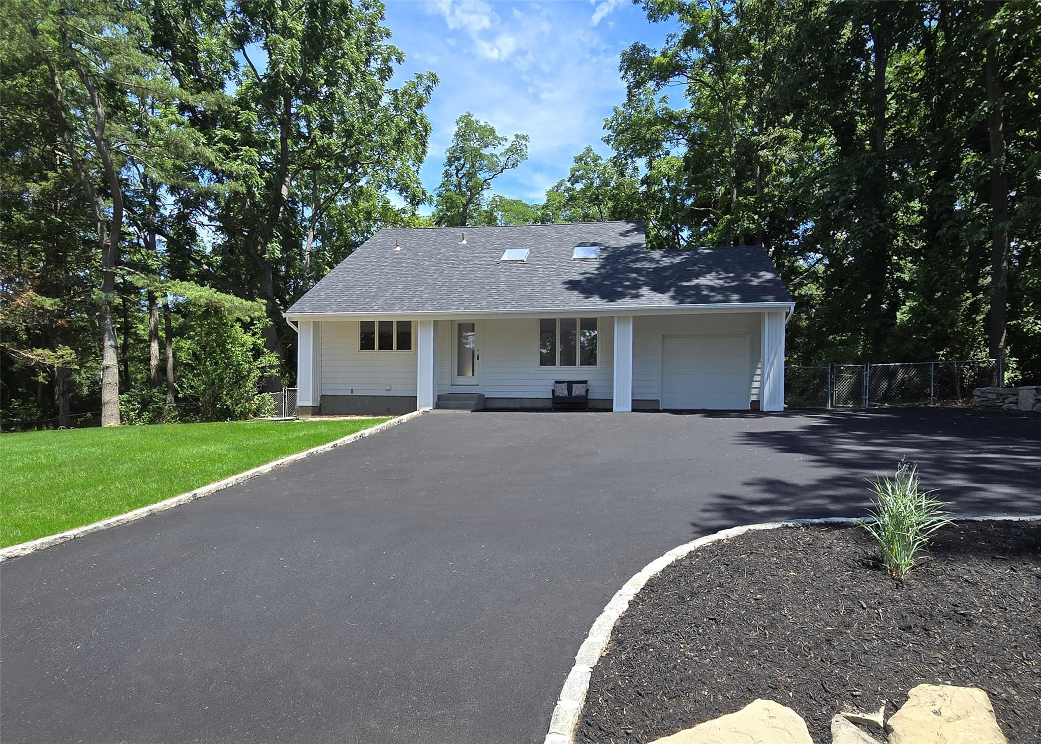 #1 photo, 121 Lower Sheep Pasture Road, 東長島 East Setauket , NY 11733