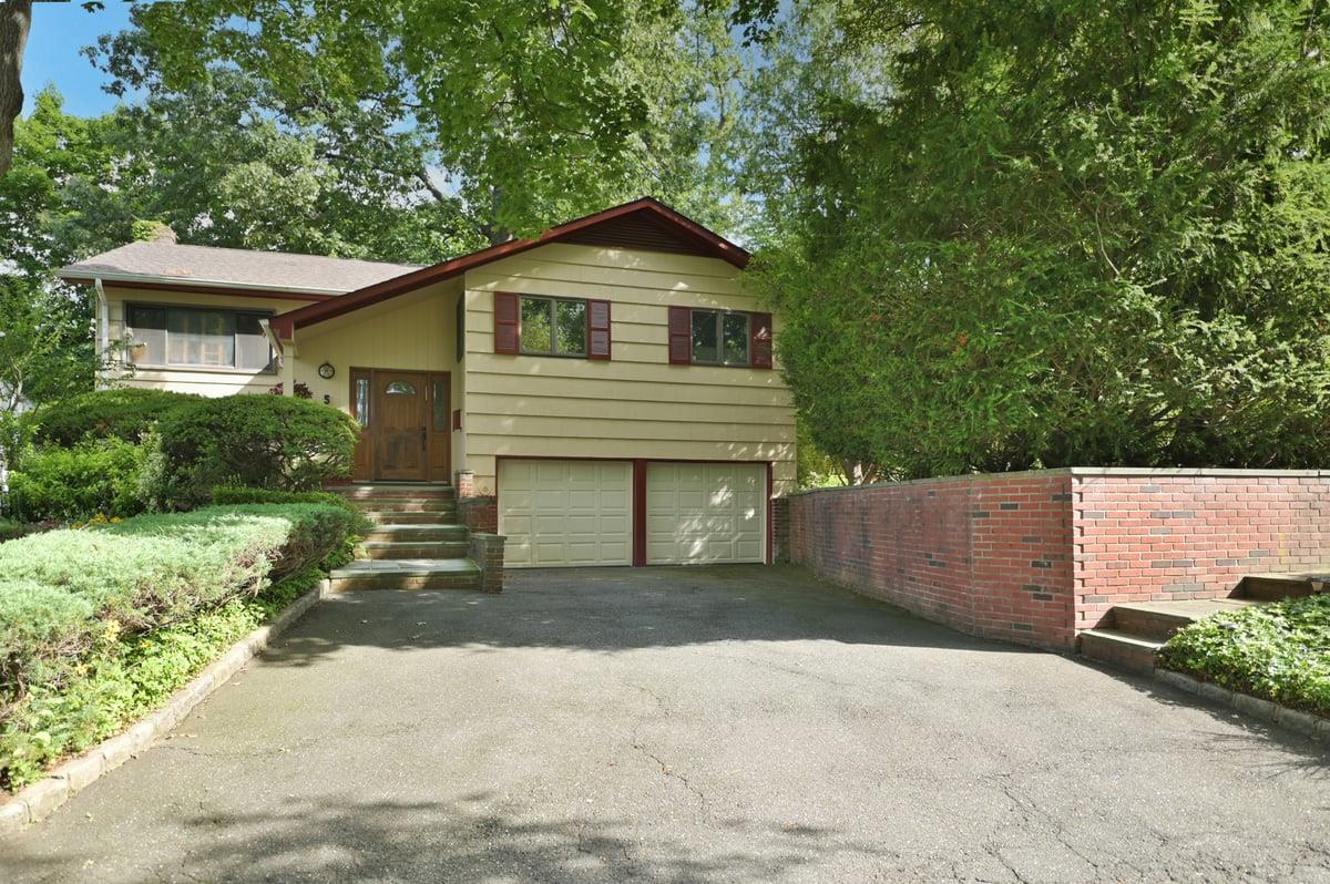 #1 photo, 5 Radcliff Drive, Great Neck , NY 11024