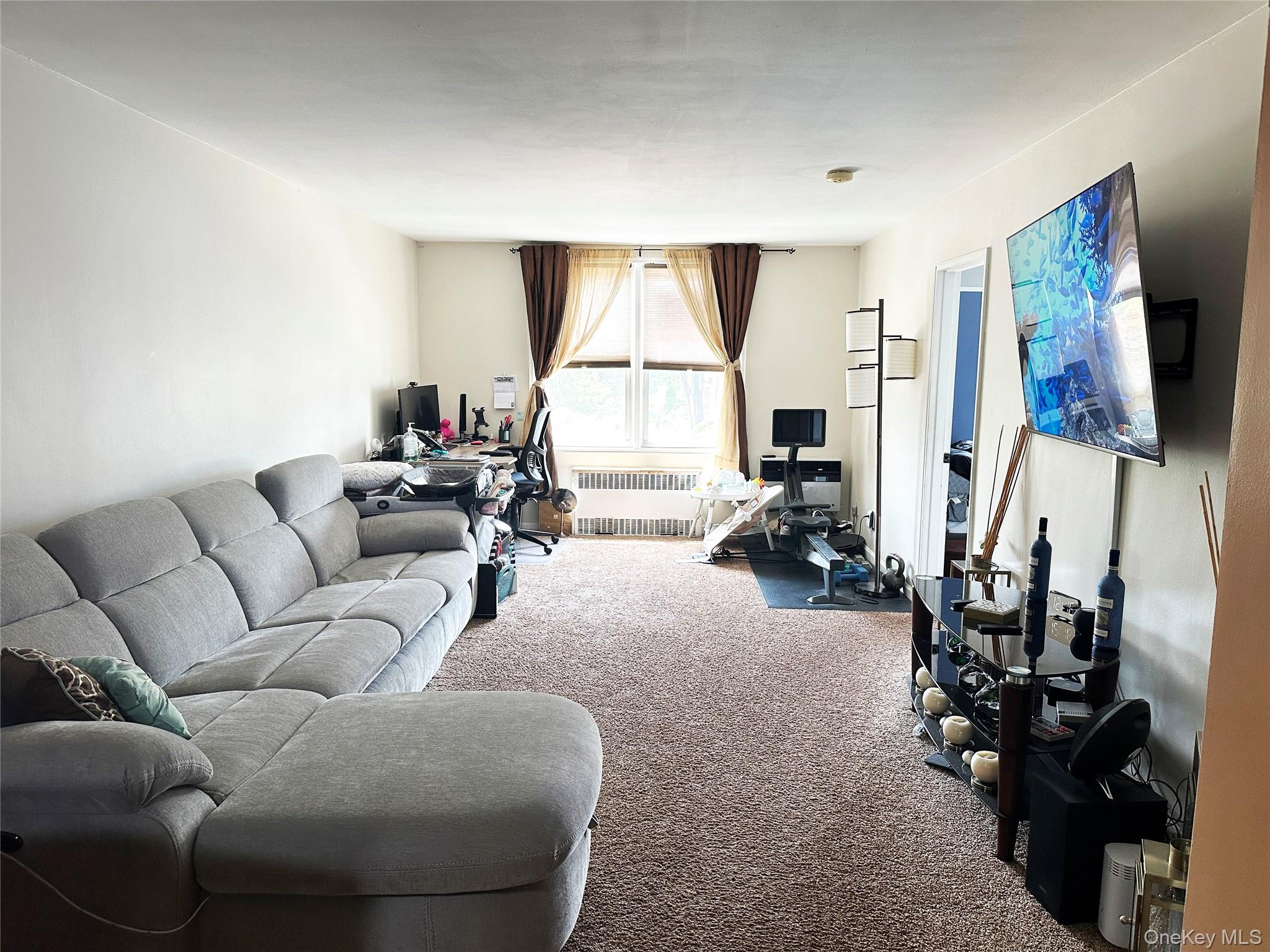 #2 photo, 530 Dubois Avenue, מחוז נסאו Valley Stream , NY 11581