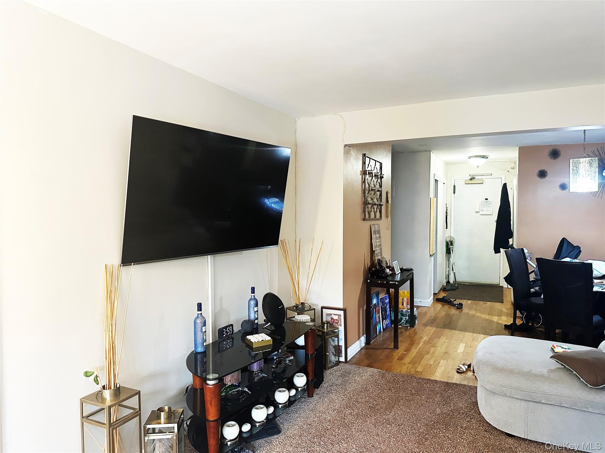 #3 photo, 530 Dubois Avenue, מחוז נסאו Valley Stream , NY 11581