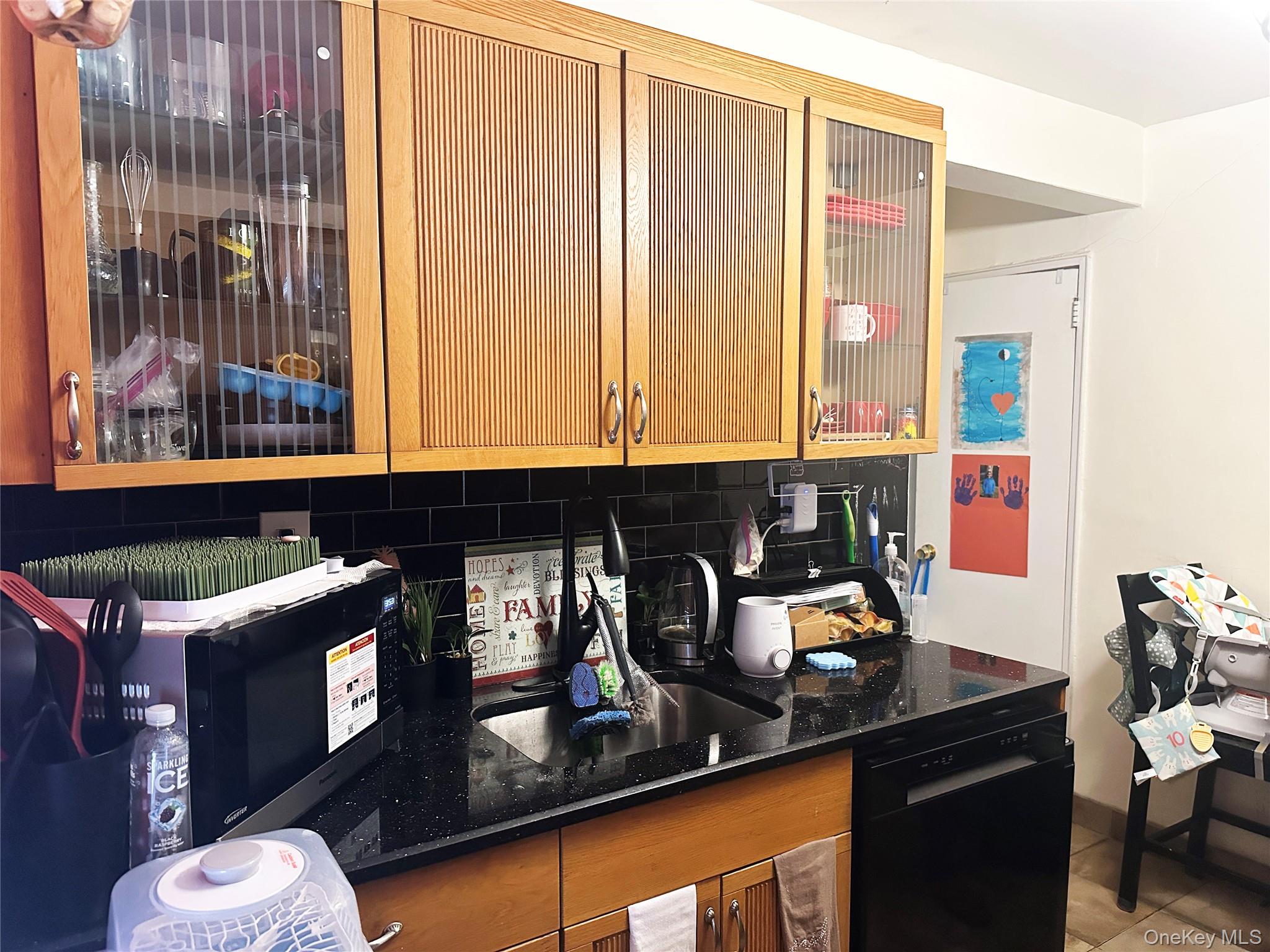 #8 photo, 530 Dubois Avenue, מחוז נסאו Valley Stream , NY 11581