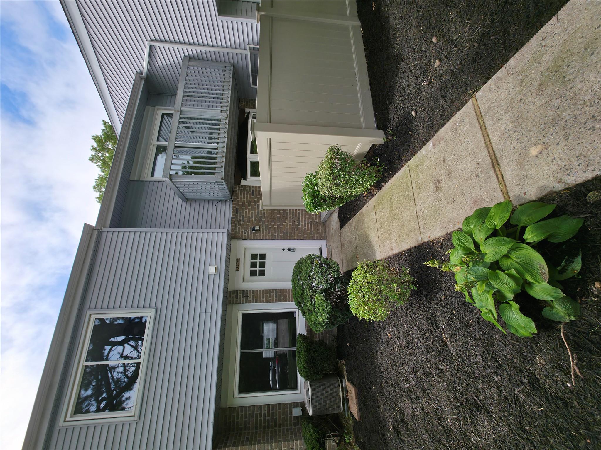 #1 photo, 227 springmeadow Drive, 東長島 Holbrook , NY 11741