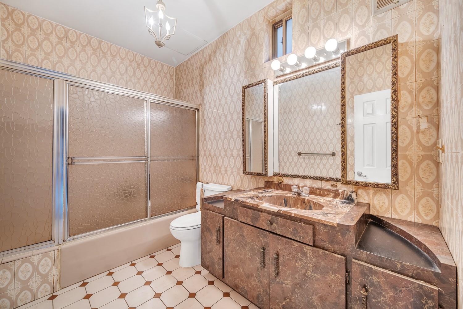 #12 photo, 2339 Astoria Boulevard, クイーンズ区 Astoria , NY 11102