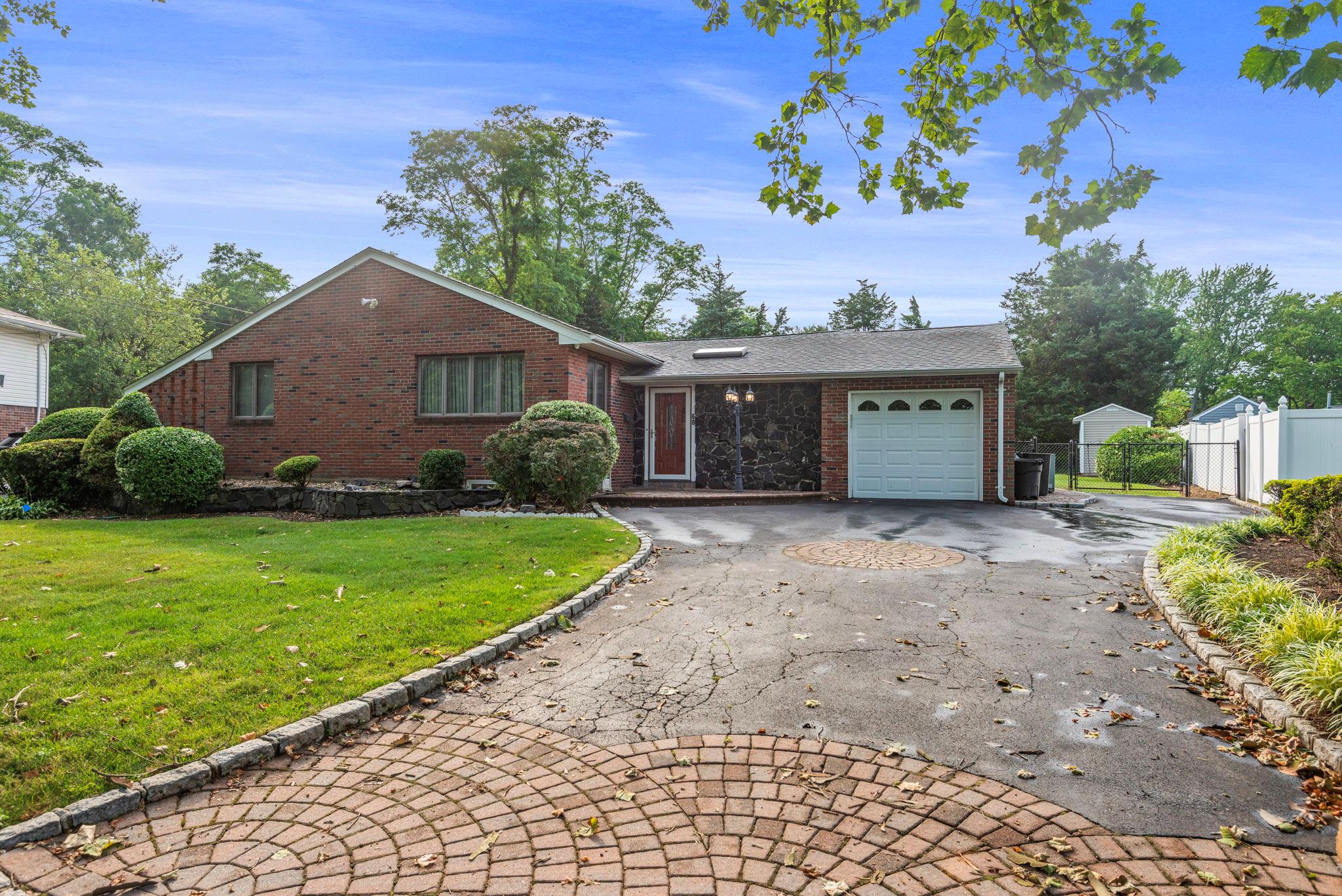 #1 photo, 60 Wheatfield Lane, 東長島 康马克 Commack , NY 11725