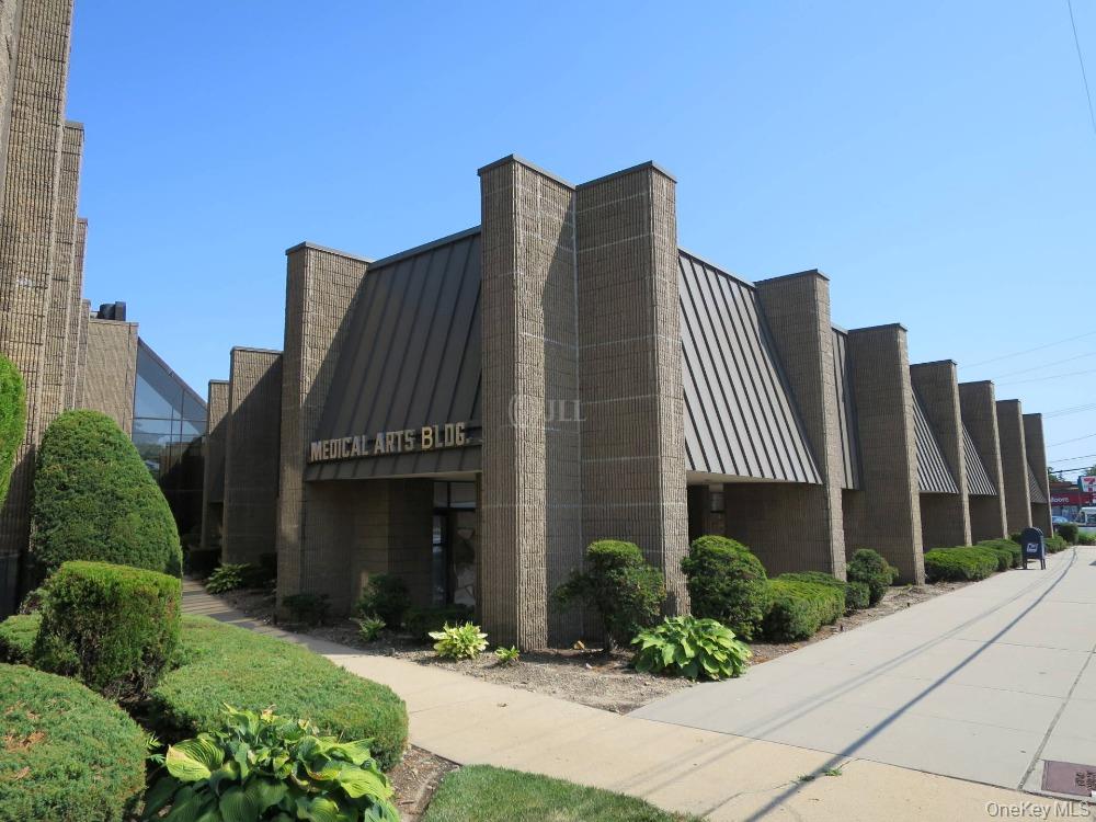 #1 photo, 1575 Hillside Avenue, 長島 New Hyde Park , NY 11040