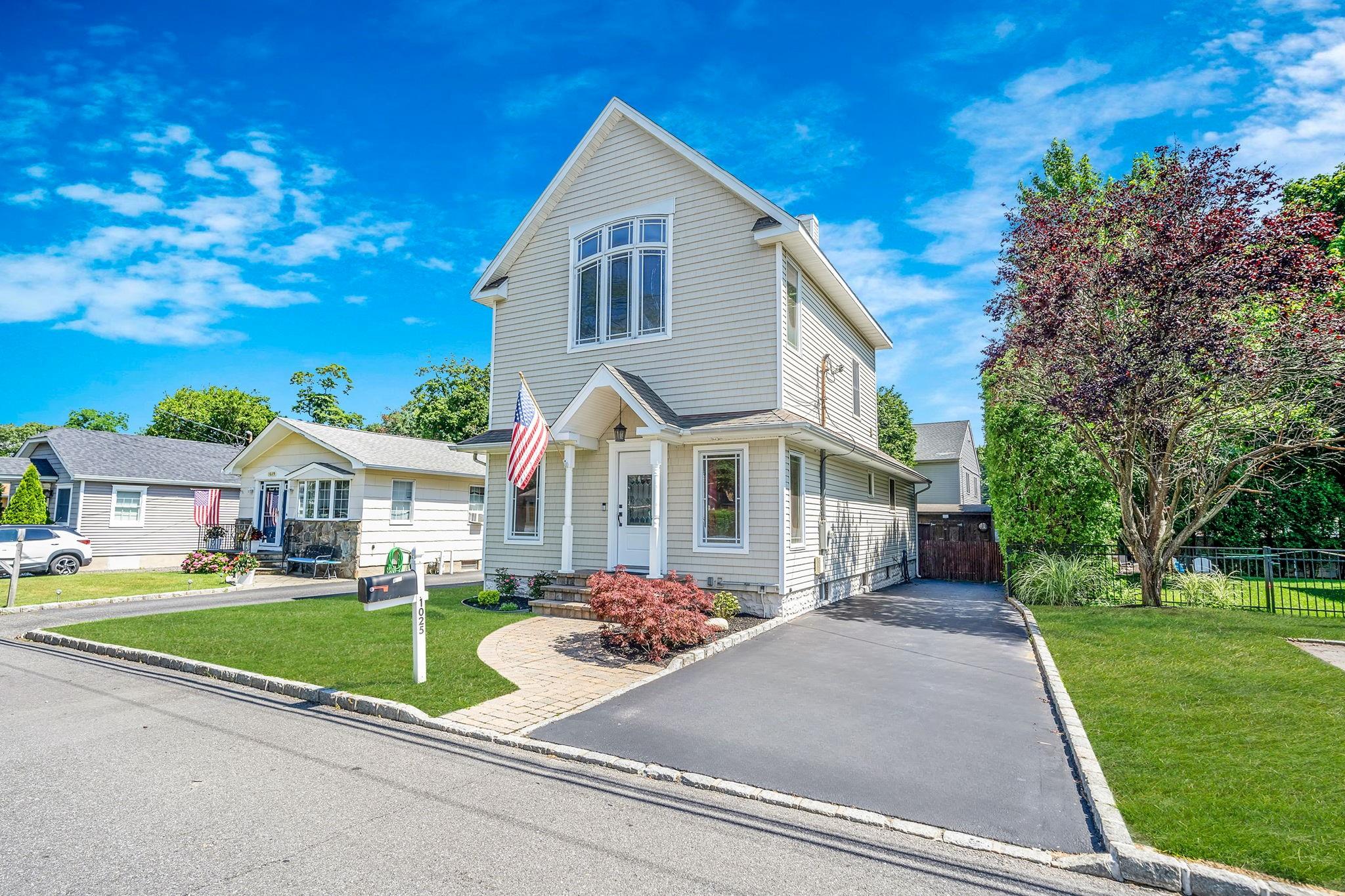 #1 photo, 1025 Harrison Drive, 東長島 Centerport , NY 11721