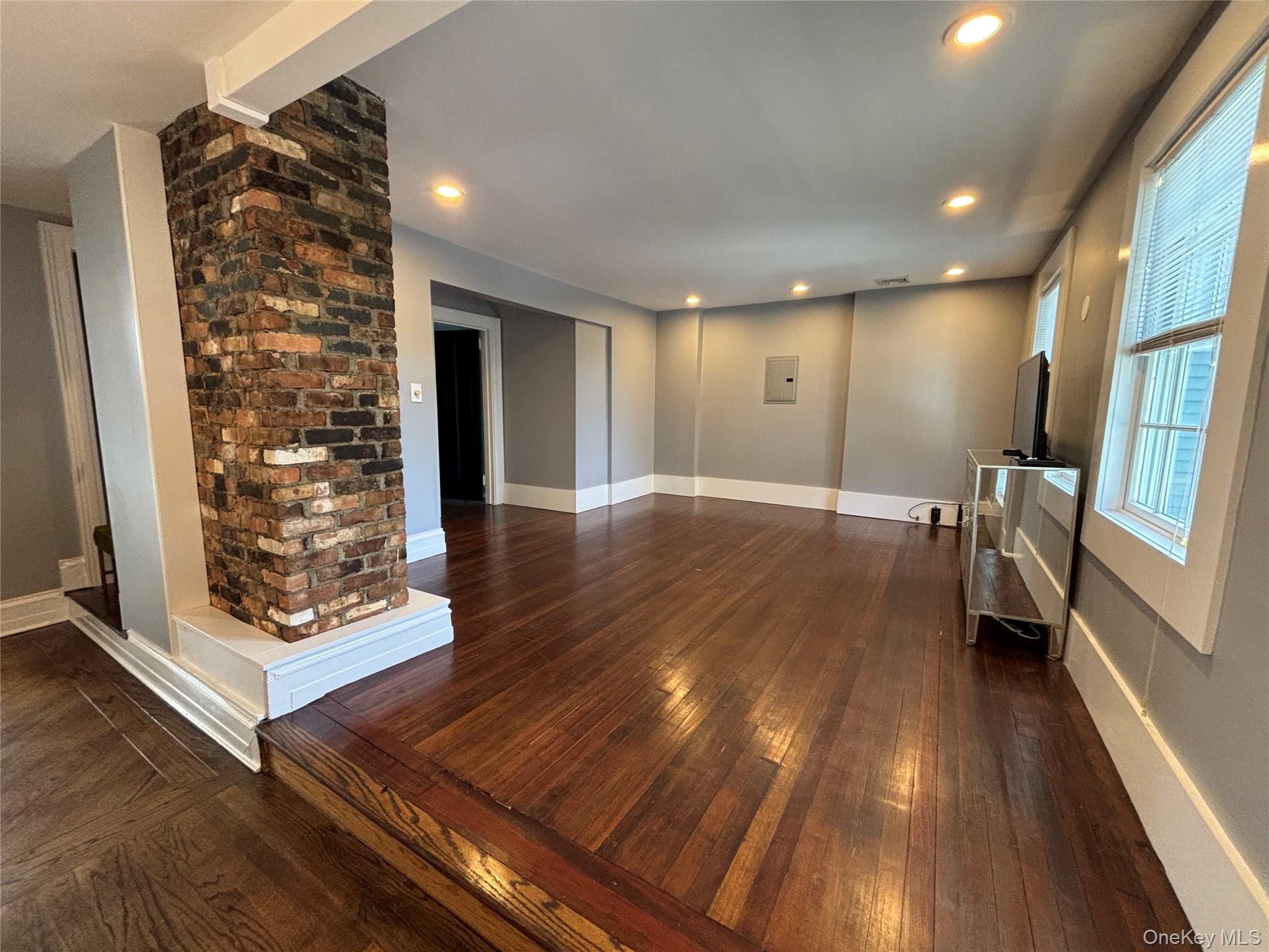 #1 photo, 158 Main Street, 東長島 亨廷顿 Huntington , NY 11743