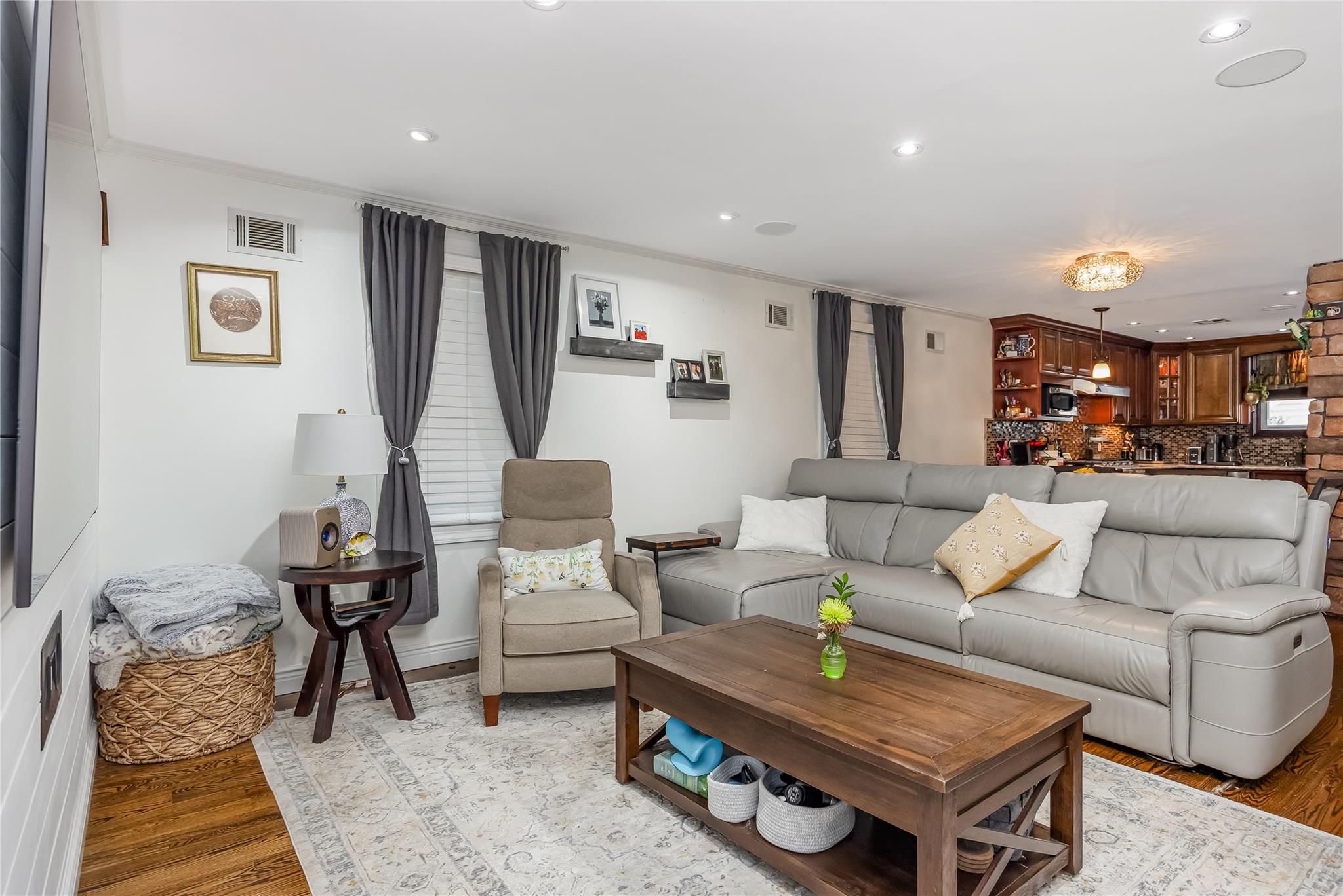 #3 photo, 487 Court Avenue, ナッソー郡 Cedarhurst , NY 11516