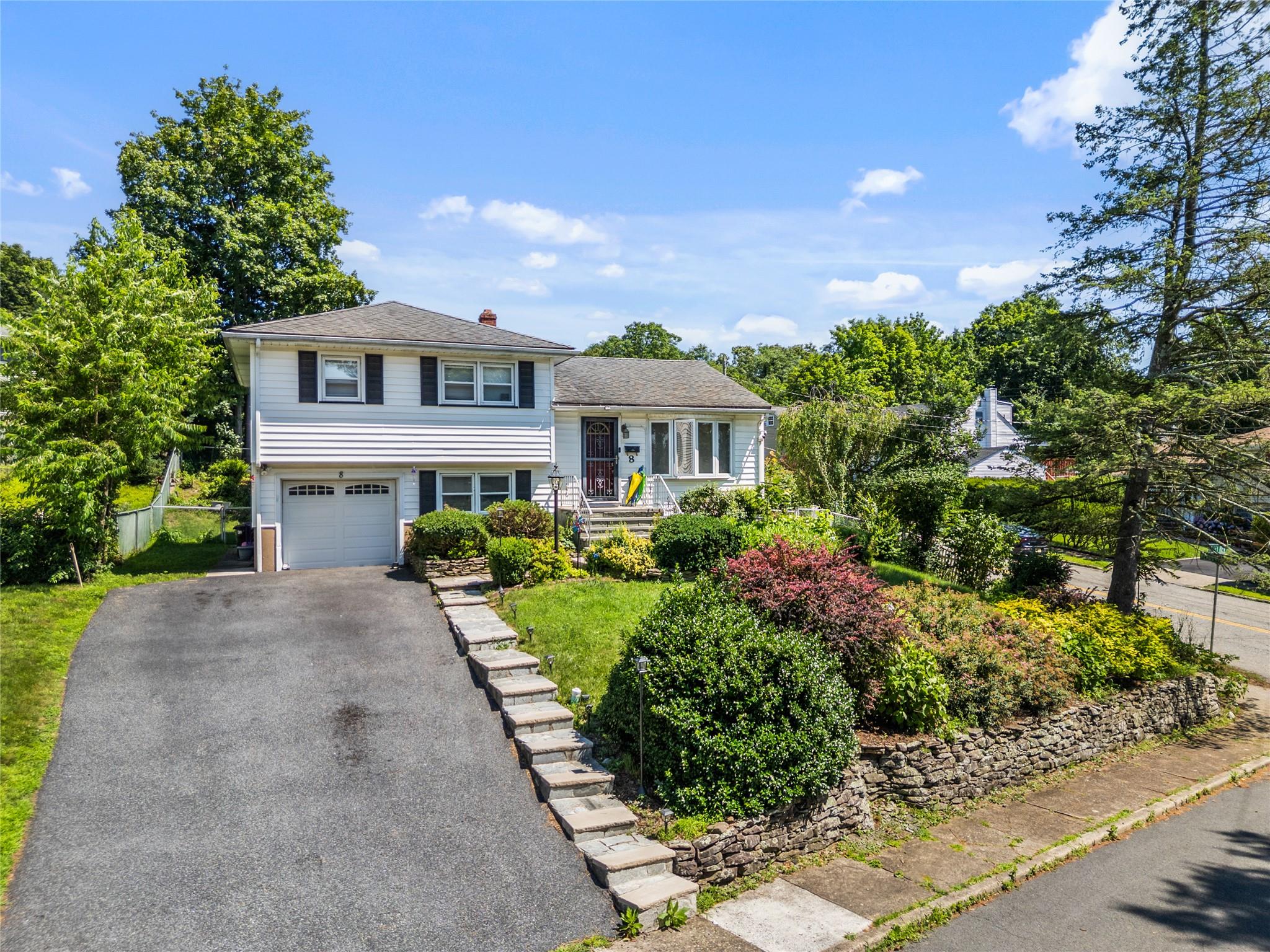 #2 photo, 8 Valley View Terrace, 紐約州 Suffern , NY 10901