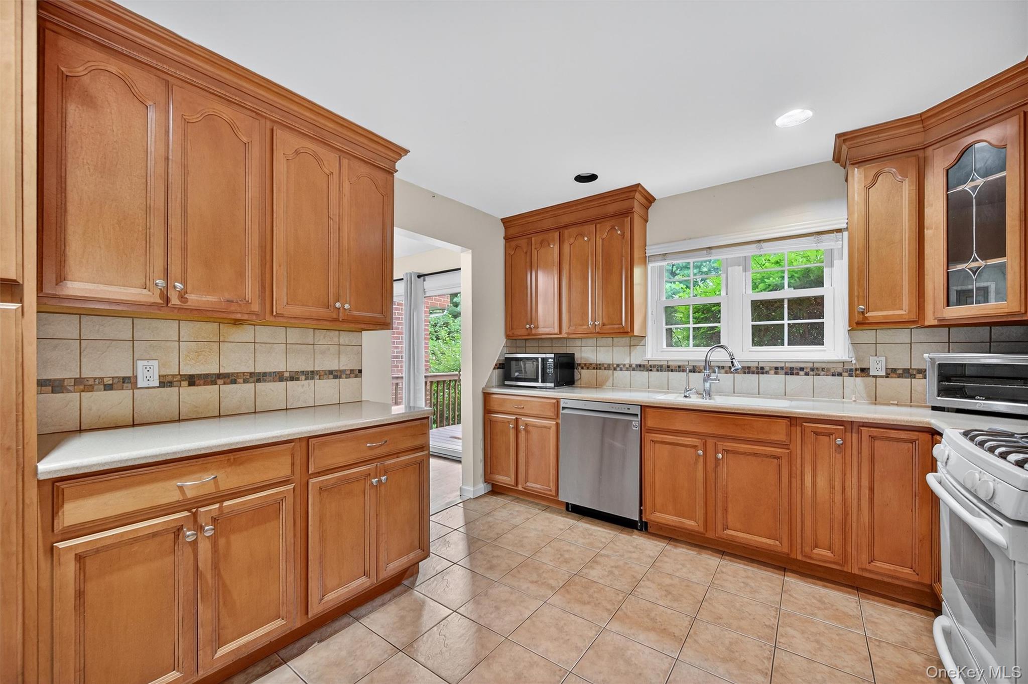 #14 photo, 418 Pawnee Court, Suffern , NY 10901