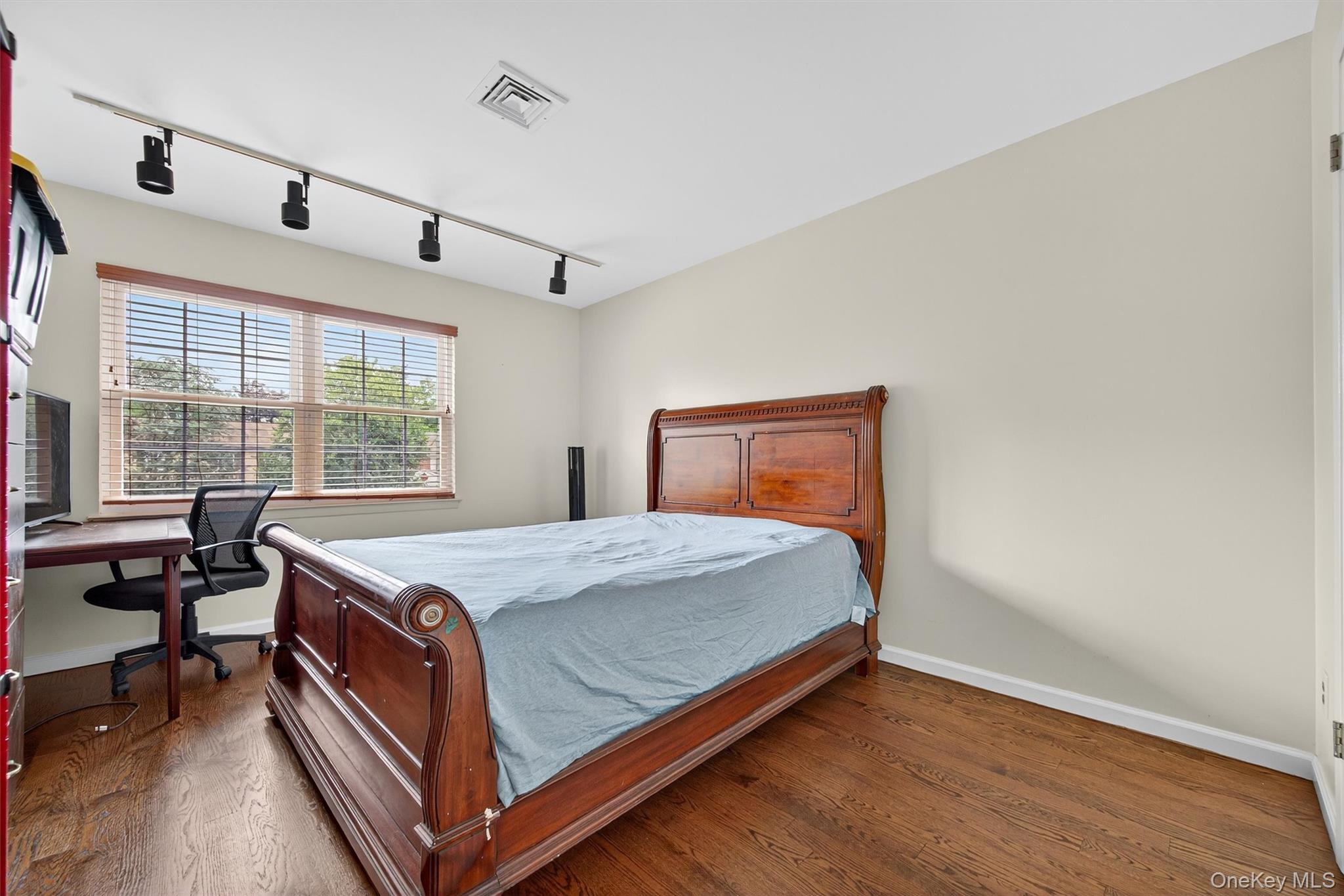 #20 photo, 418 Pawnee Court, Suffern , NY 10901