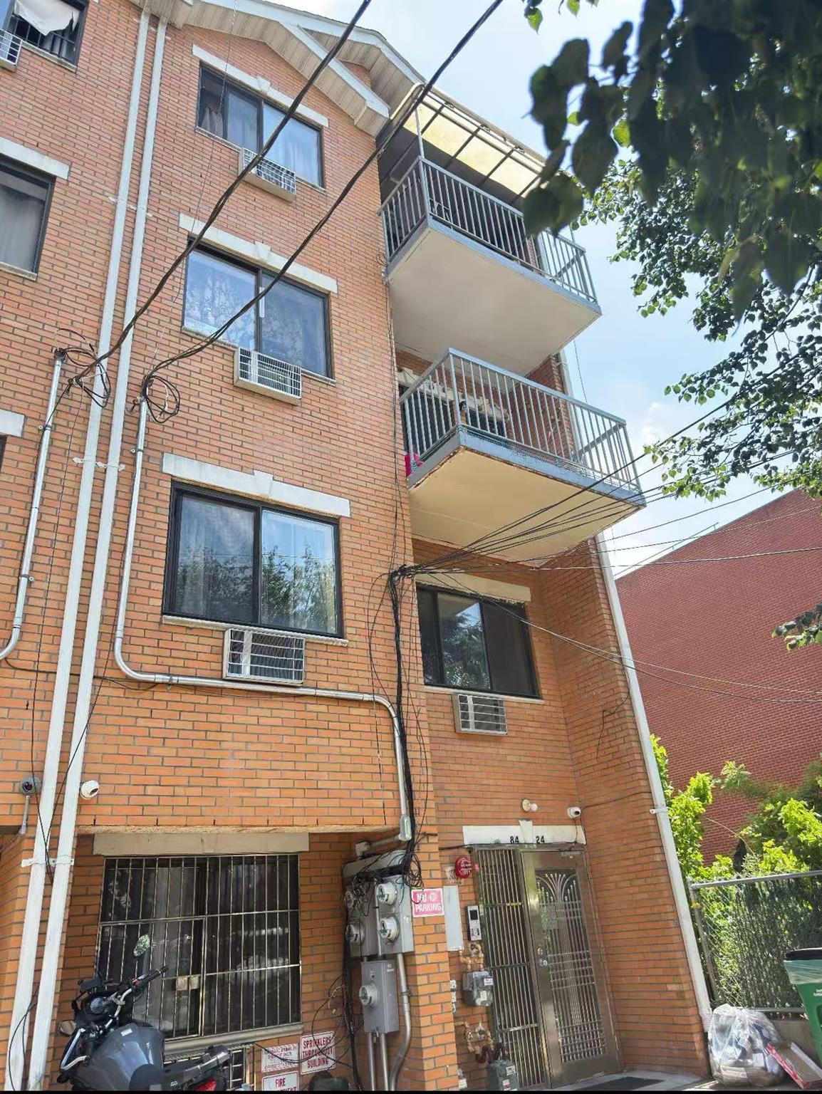 #2 photo, 84-24 57th Road, クイーンズ区 Elmhurst , NY 11373