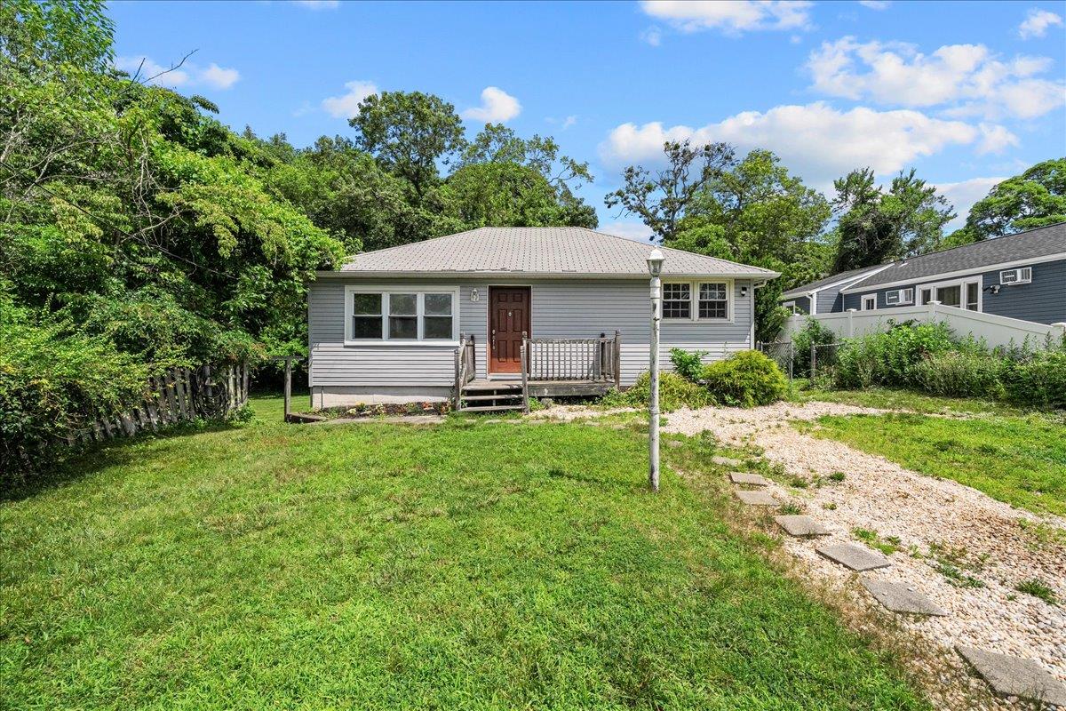 #1 photo, 11 Bertha Street, سوفولك East Patchogue , NY 11772