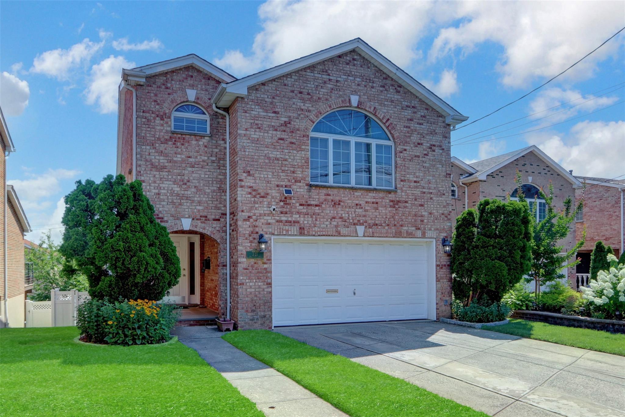 #1 photo, 3-27 Cresthaven Lane, 皇后區 白石鎮 Whitestone , NY 11357