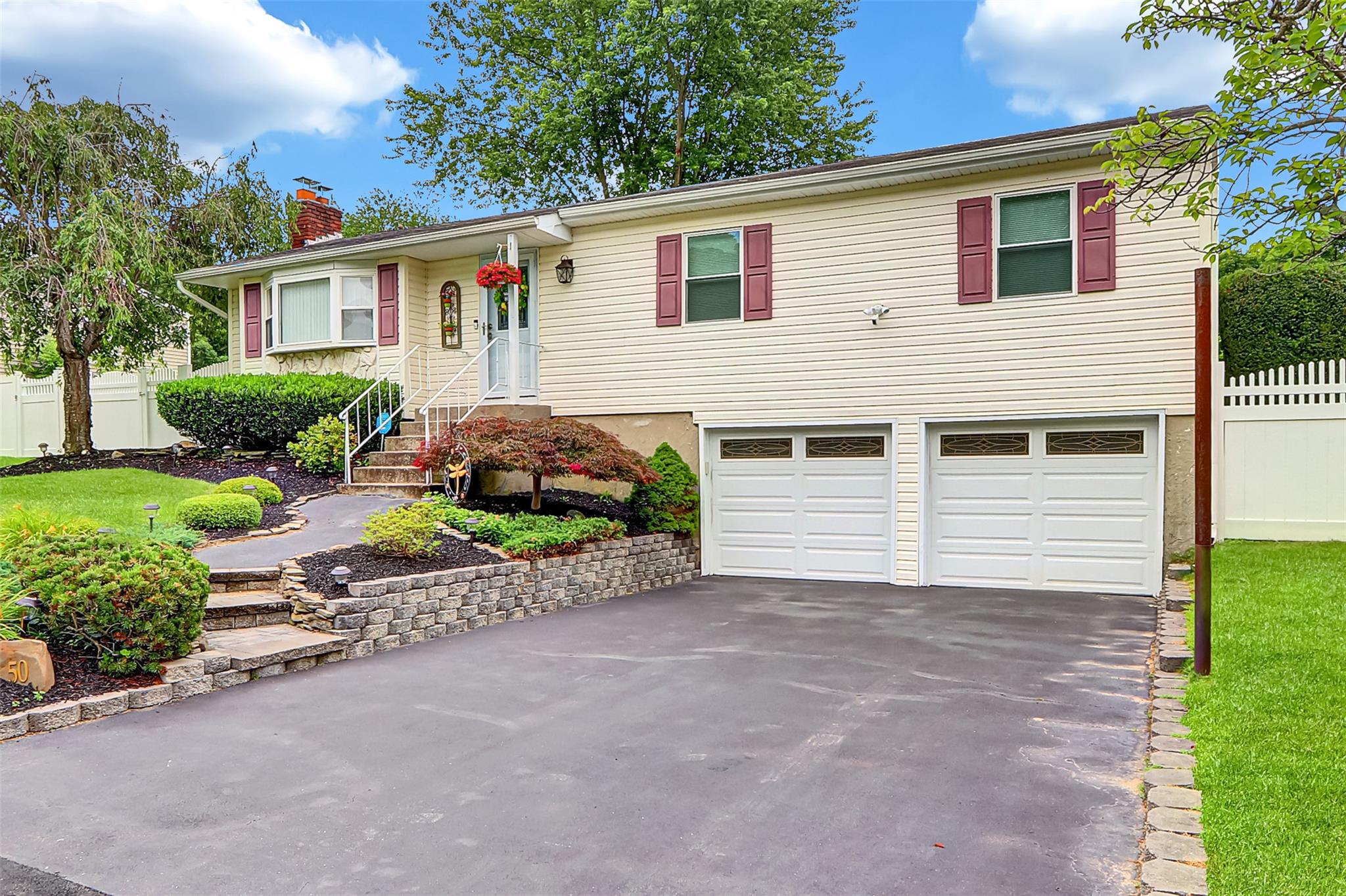 #1 photo, 50 Brentwood Avenue, 東長島 Farmingville , NY 11738