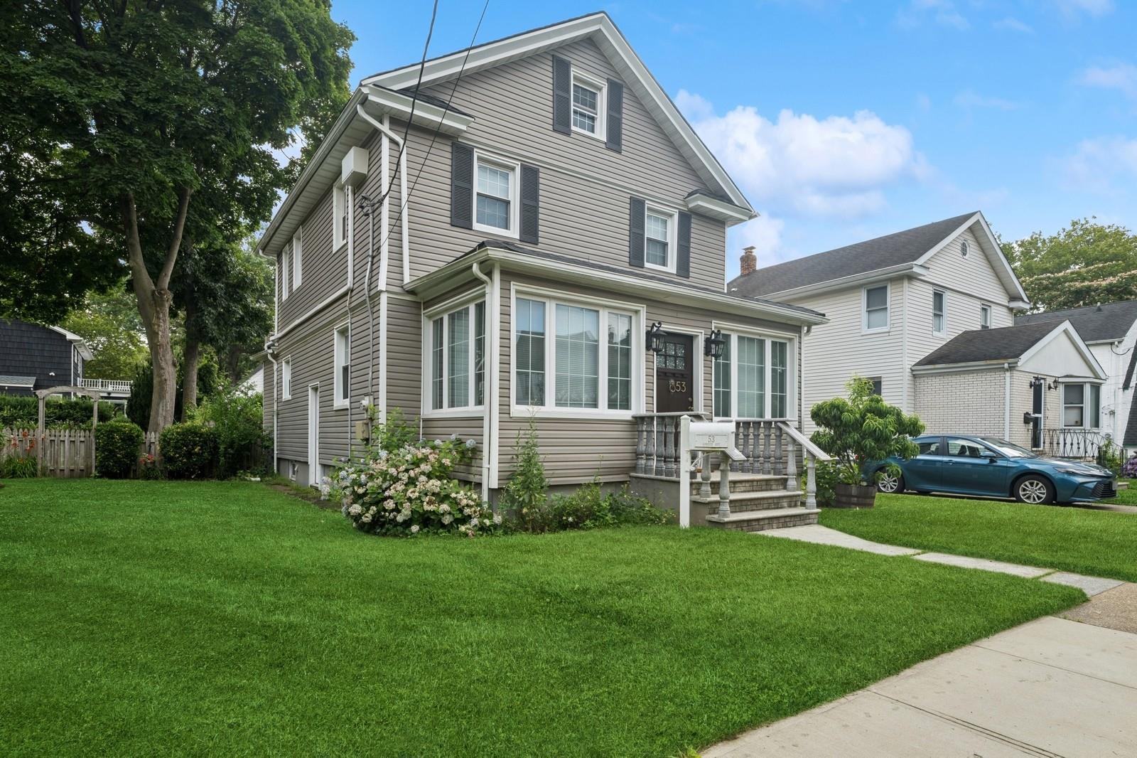 #1 photo, 53 Spruce Avenue, 長島 花卉園 Floral Park , NY 11001