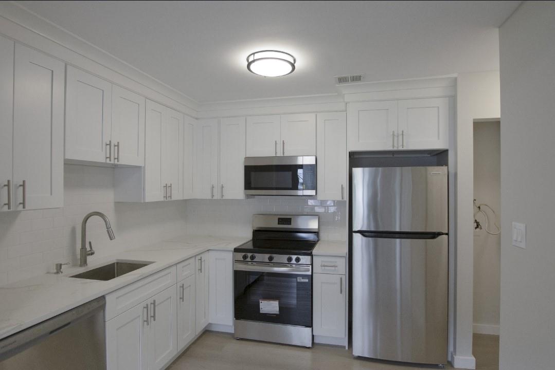 #1 photo, 227 springmeadow Drive, #E, 東長島 Holbrook , NY 11741