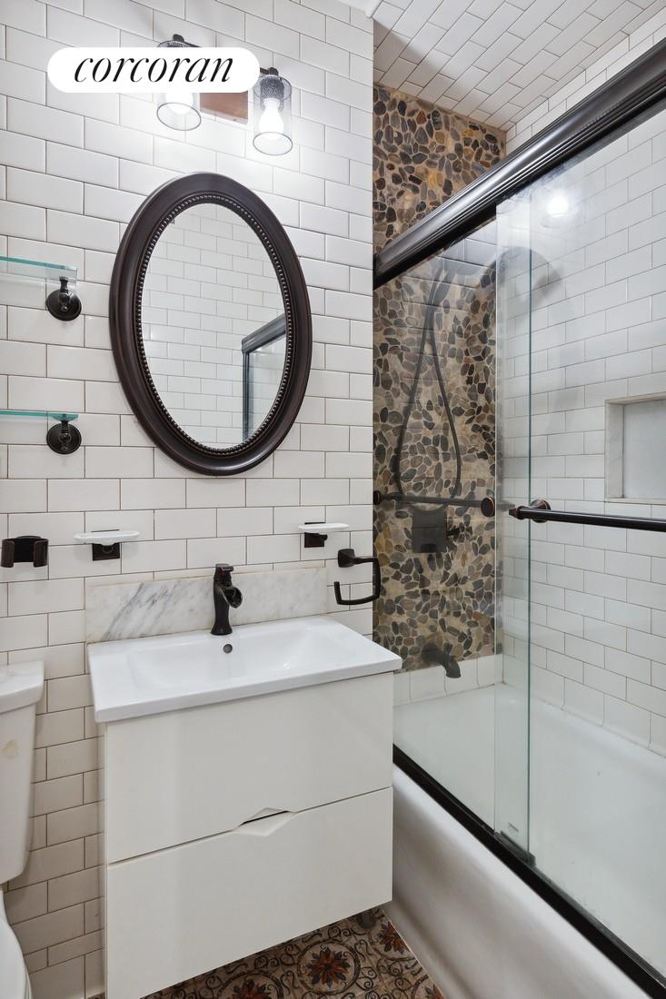 #6 photo, 24 5TH Avenue, マンハッタン Greenwich Village , NY 10011