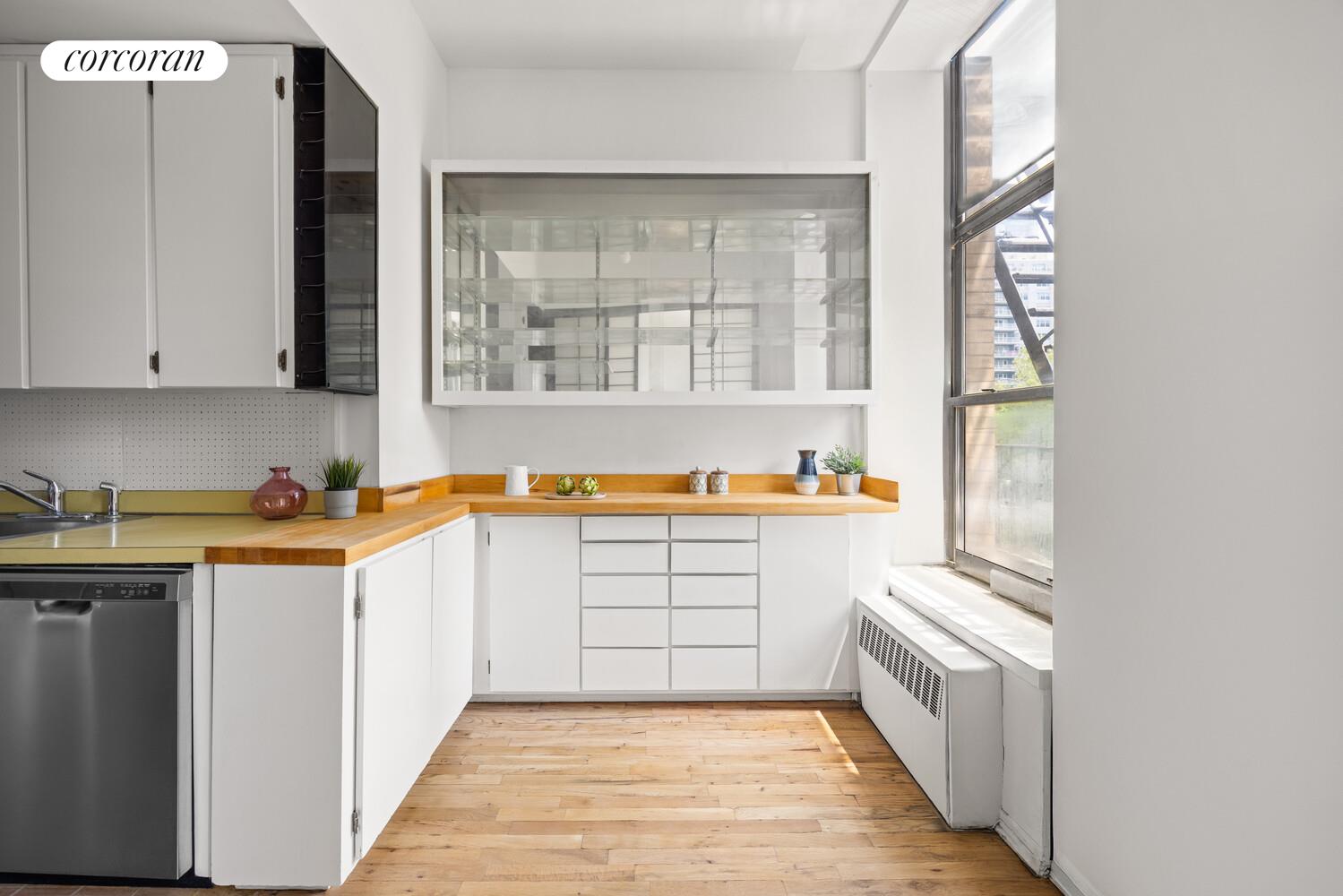 #4 photo, 520 LAGUARDIA Place, Greenwich Village , NY 10012