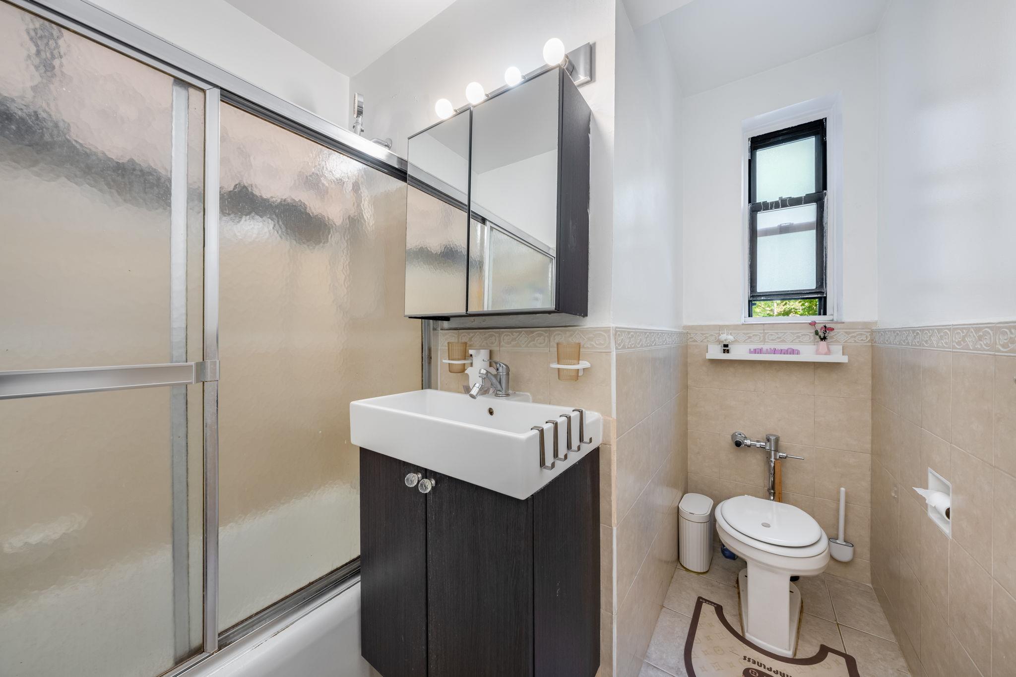 #11 photo, 140-10 84 Drive, Briarwood , NY 11435