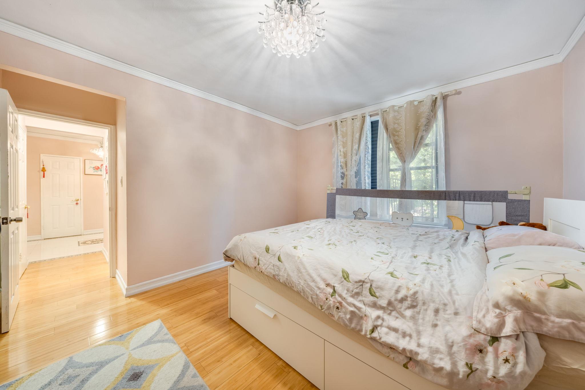 #13 photo, 140-10 84 Drive, Briarwood , NY 11435