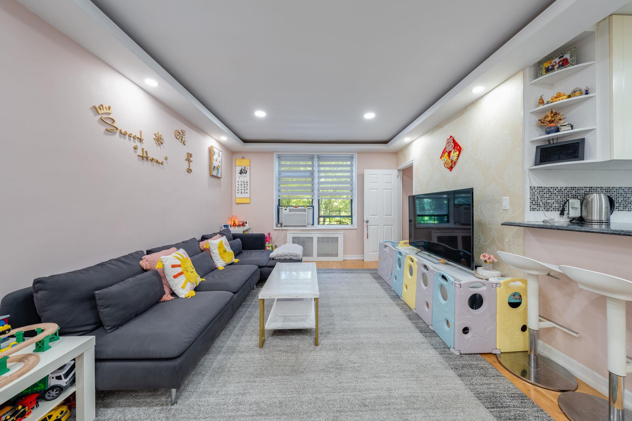 #4 photo, 140-10 84 Drive, Briarwood , NY 11435