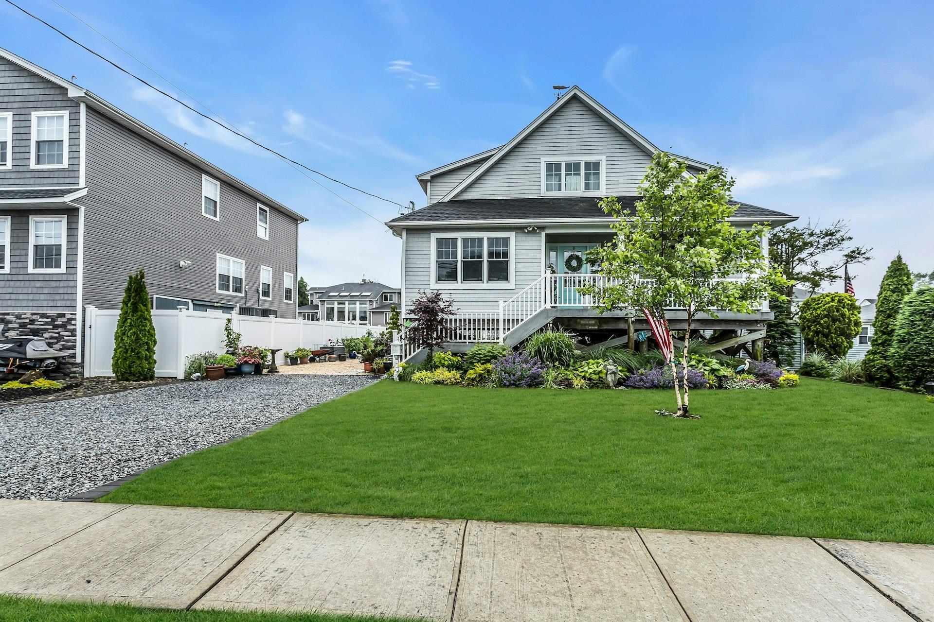 #1 photo, 10 Garfield Place, Massapequa , NY 11758