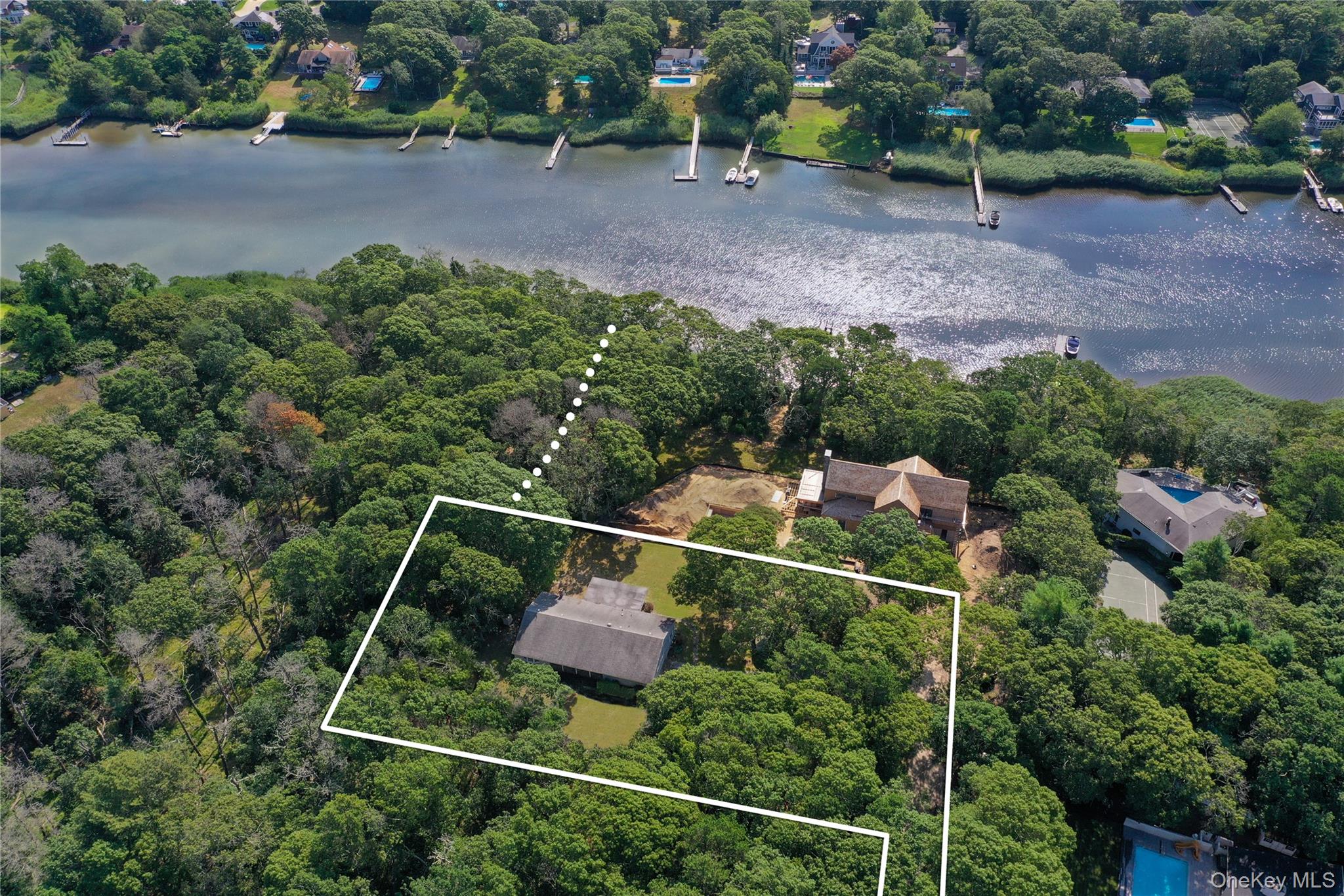 #3 photo, 77 Montauk Highway, سوفولك Westhampton , NY 11977