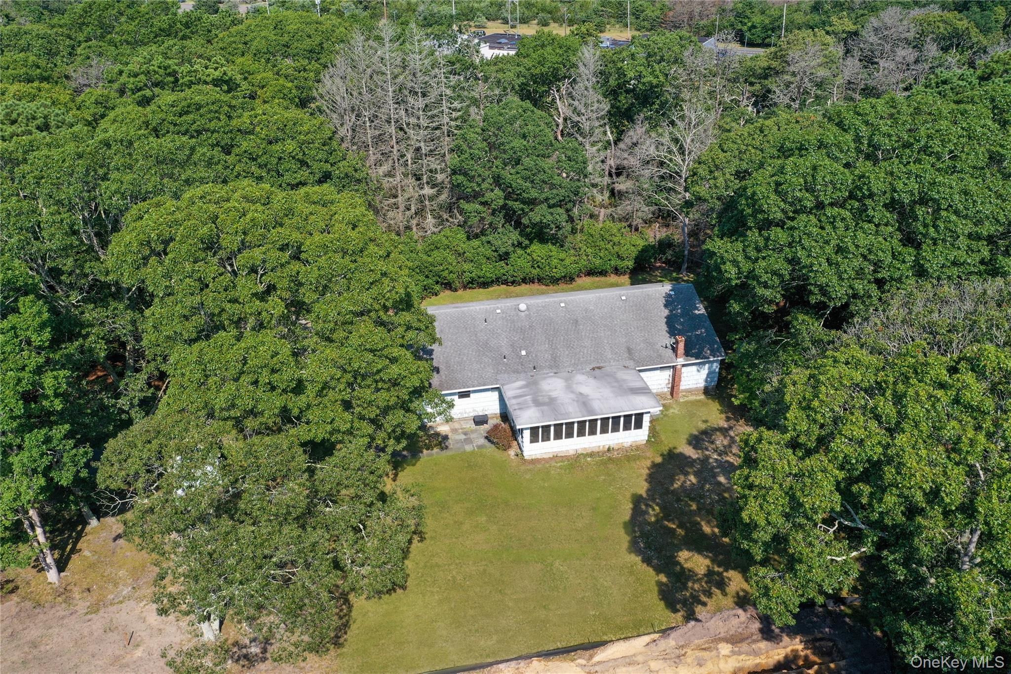 #5 photo, 77 Montauk Highway, سوفولك Westhampton , NY 11977