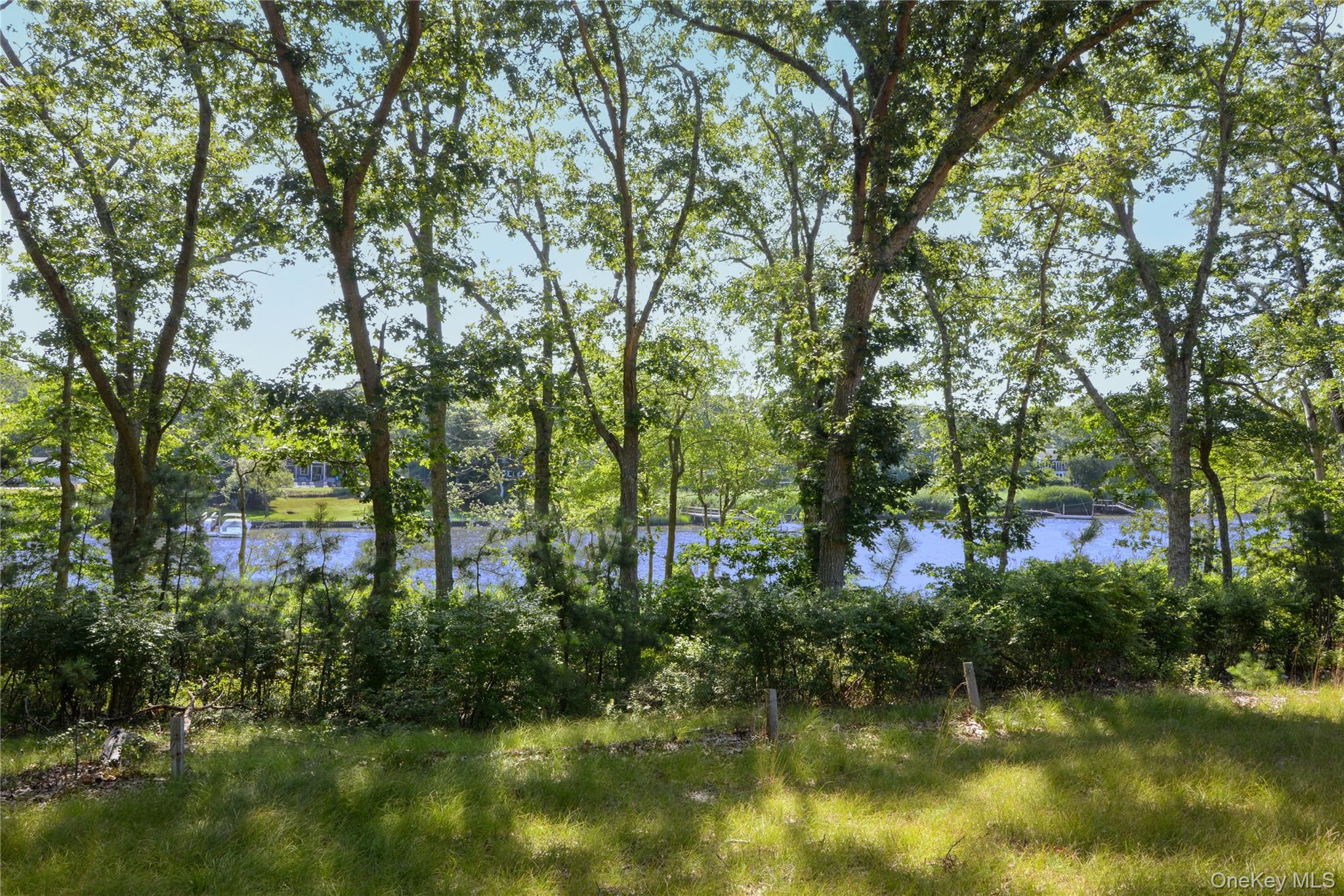 #7 photo, 77 Montauk Highway, سوفولك Westhampton , NY 11977