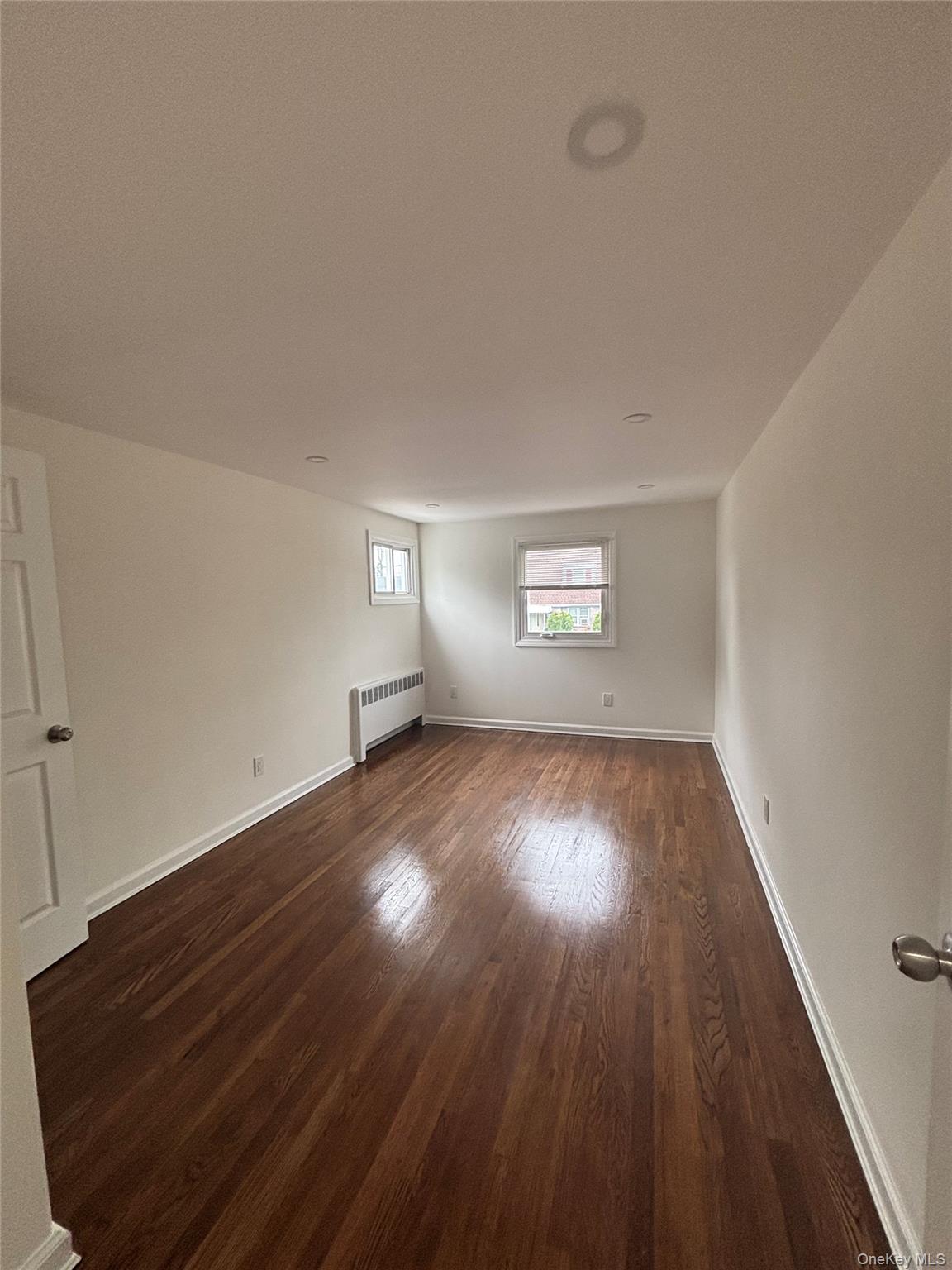 #12 photo, 868 Oliver Avenue, ナッソー郡 Westbury , NY 11590