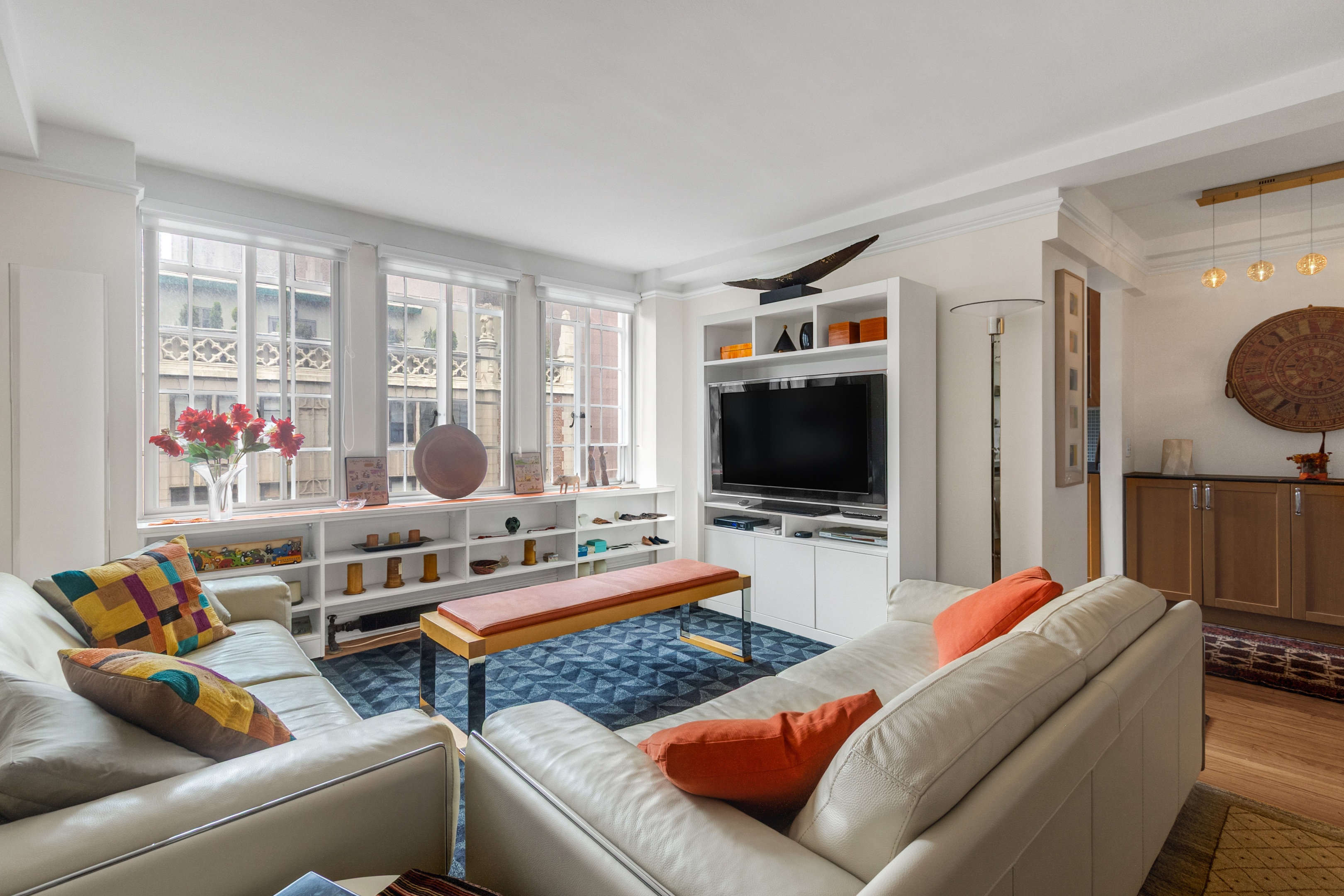 #1 photo, 321 E 43rd Street, マンハッタン Turtle Bay , NY 10017