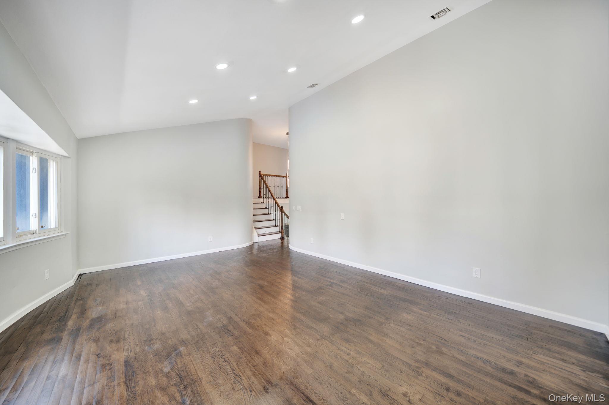 #12 photo, 3058 Susan Road, ナッソー郡 Bellmore , NY 11710