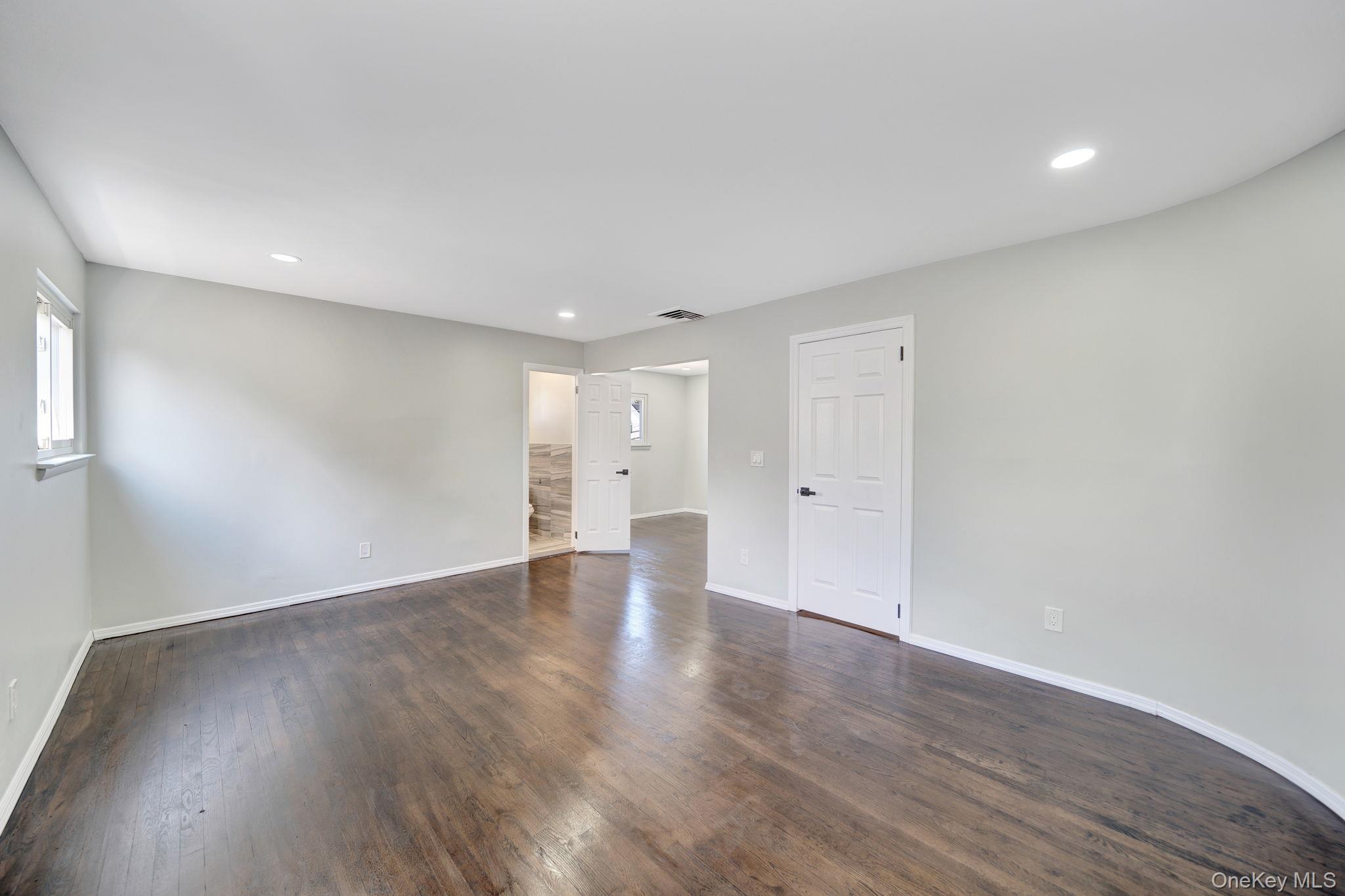 #16 photo, 3058 Susan Road, ナッソー郡 Bellmore , NY 11710