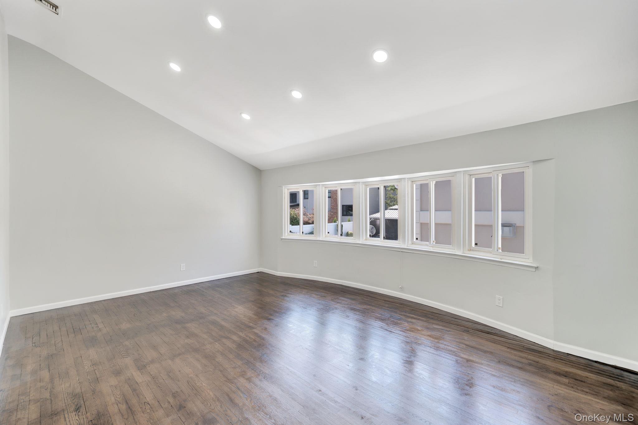 #9 photo, 3058 Susan Road, ナッソー郡 Bellmore , NY 11710