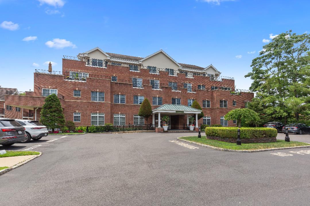 #1 photo, 1 Portico Court, 長島 大頸 Great Neck , NY 11021