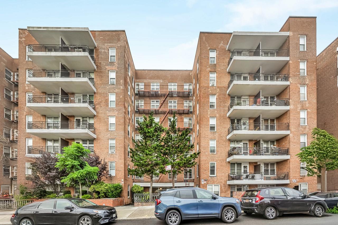 #1 photo, 67-50 Thornton Place, 皇后區 森林小丘 Forest Hills , NY 11375