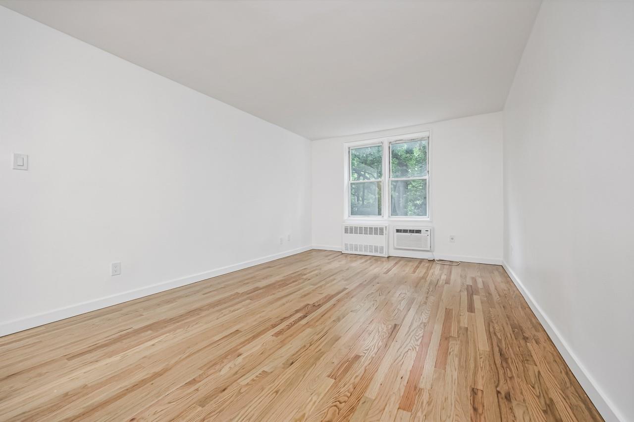 #11 photo, 67-50 Thornton Place, Forest Hills , NY 11375