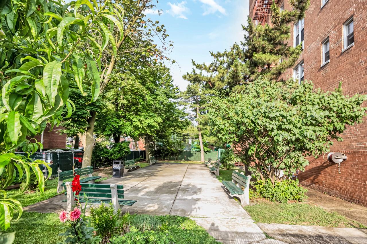 #18 photo, 67-50 Thornton Place, Forest Hills , NY 11375