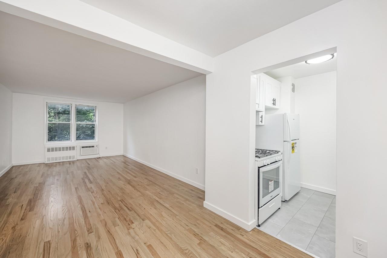 #3 photo, 67-50 Thornton Place, Forest Hills , NY 11375