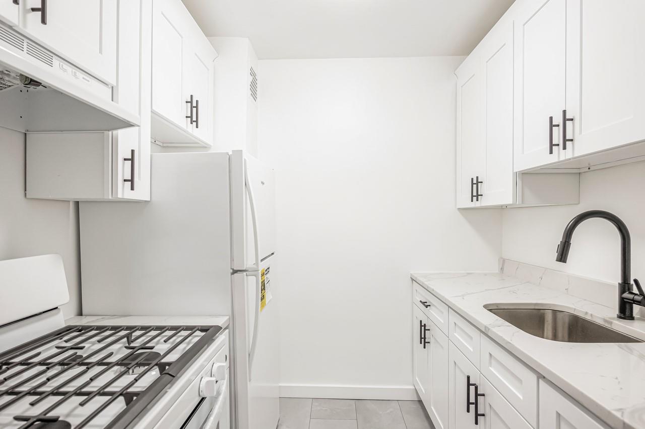 #4 photo, 67-50 Thornton Place, Forest Hills , NY 11375