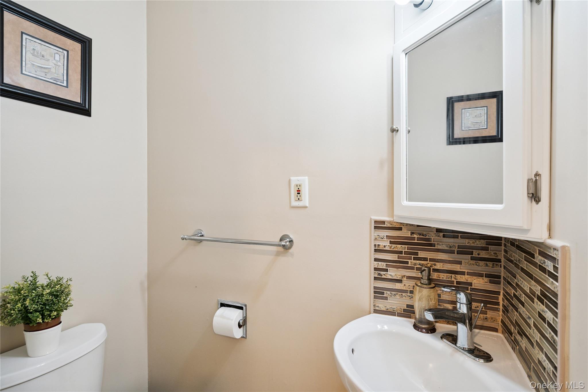 #11 photo, 11 Sunrise Street, 長島 Plainview , NY 11803