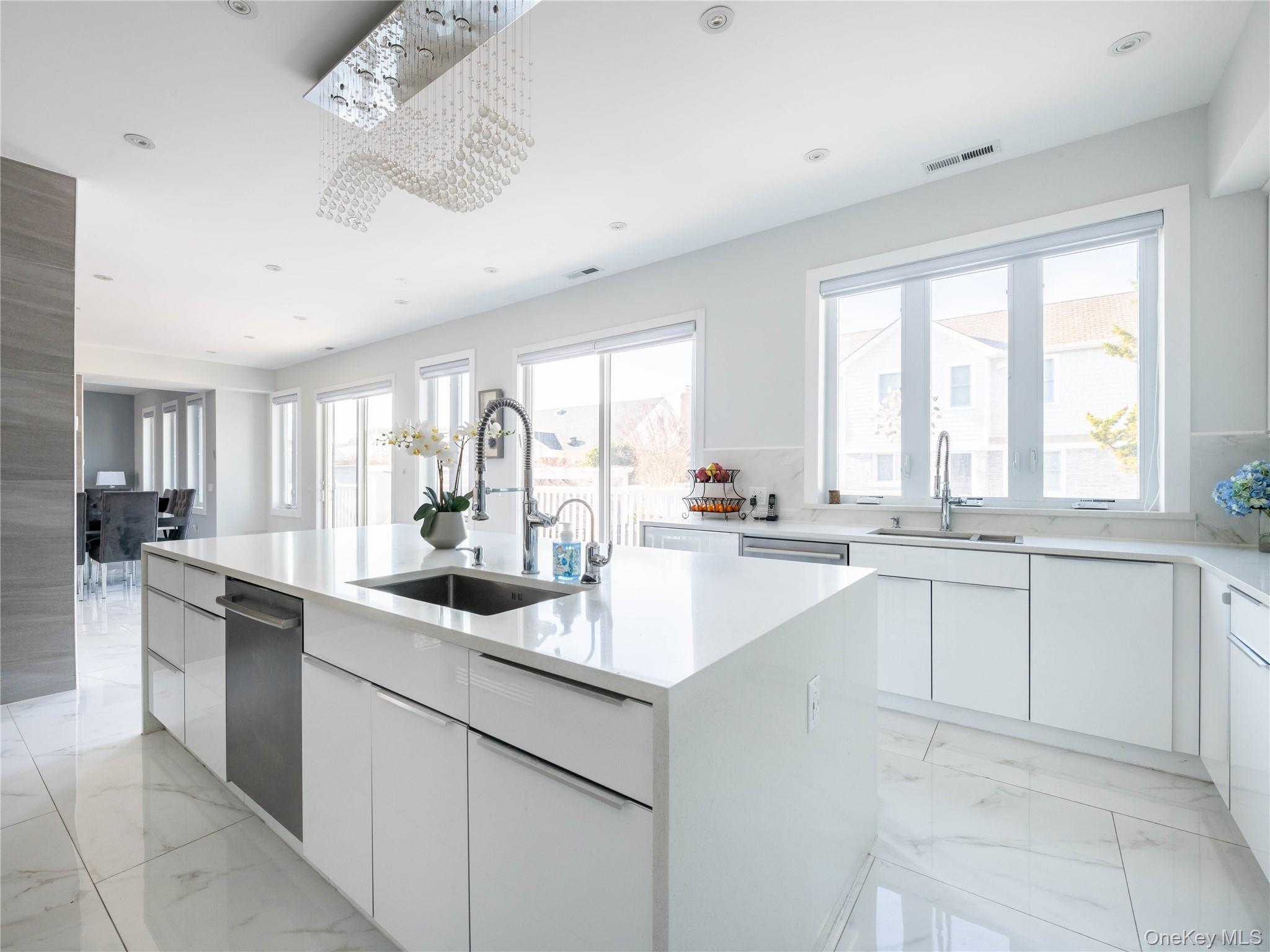 #13 photo, 85 Erie Avenue, ナッソー郡 Atlantic Beach , NY 11509