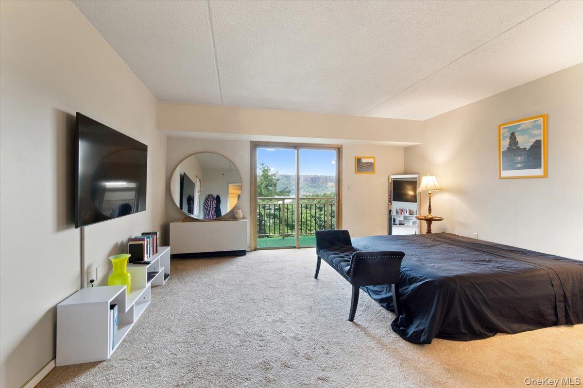 #3 photo, 1020 Warburton Avenue, Yonkers , NY 10701